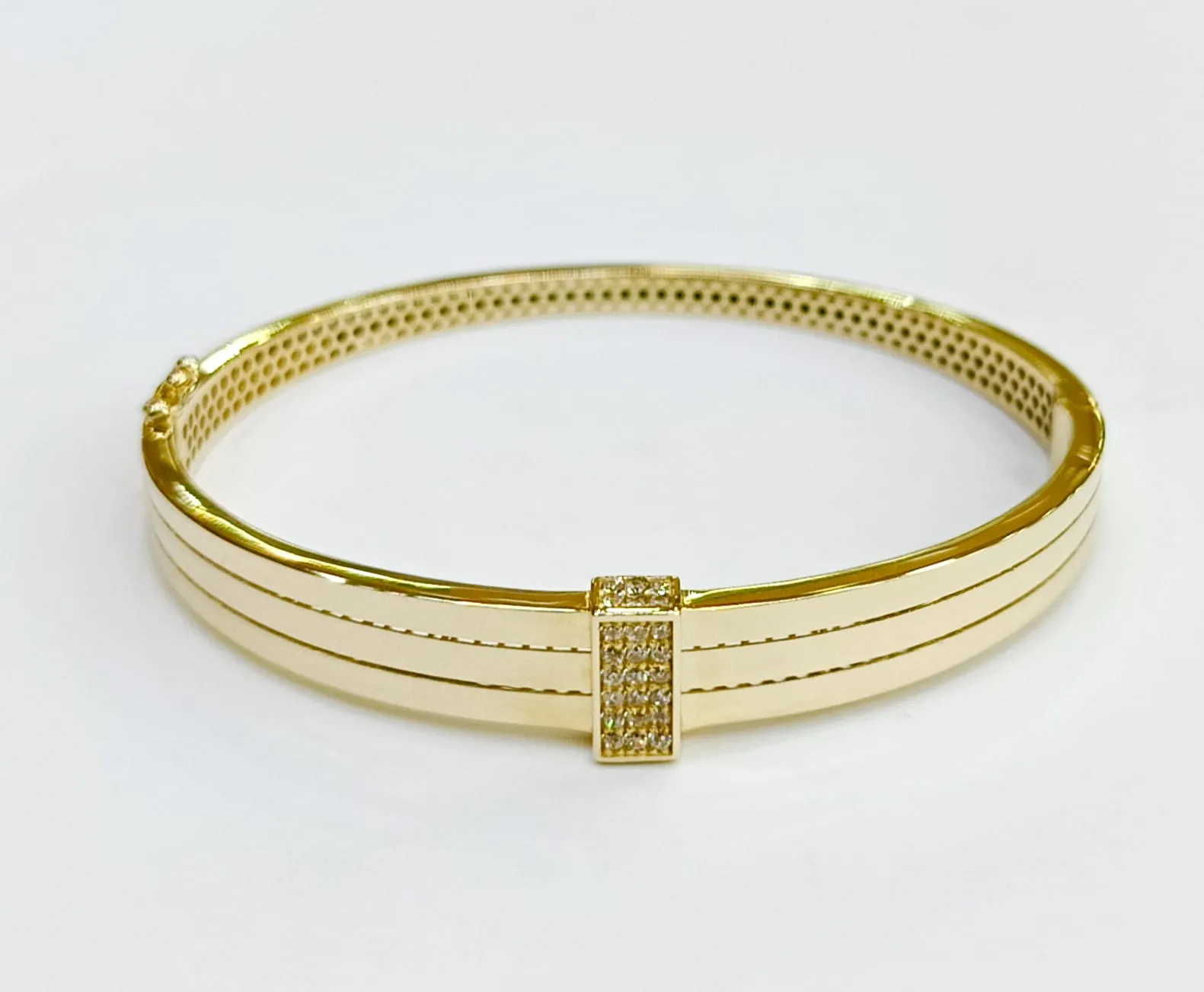 Favori Marka İtalyan Model Taşlı Kelepçe