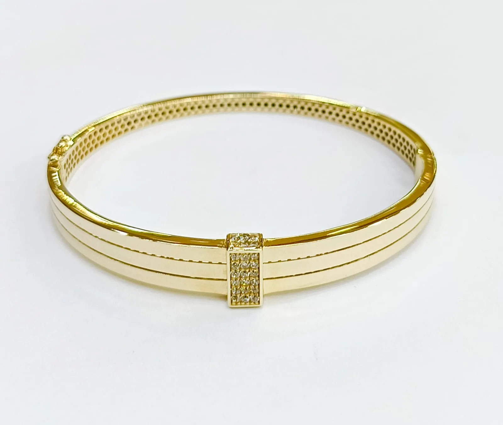 Favori Marka İtalyan Model Taşlı Kelepçe