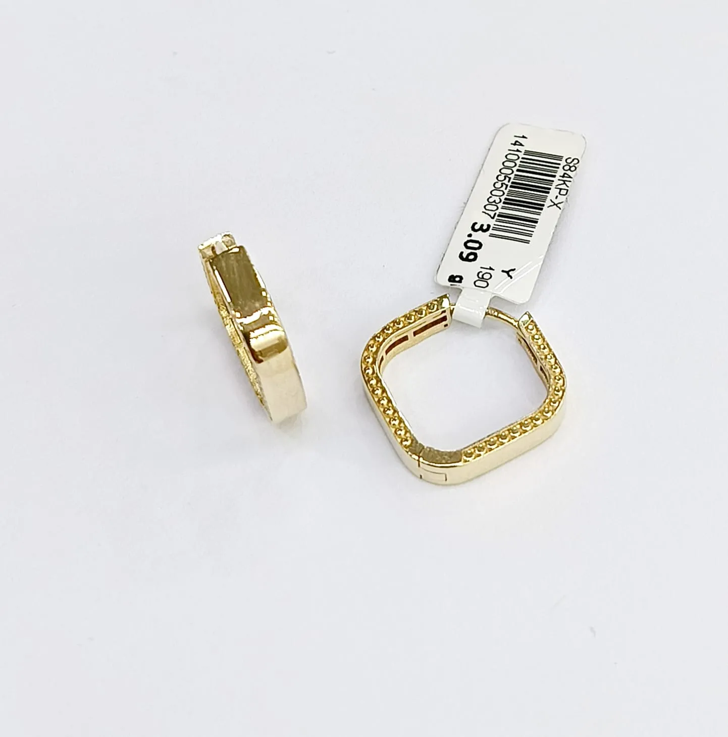 Favori Marka Kare Küpe