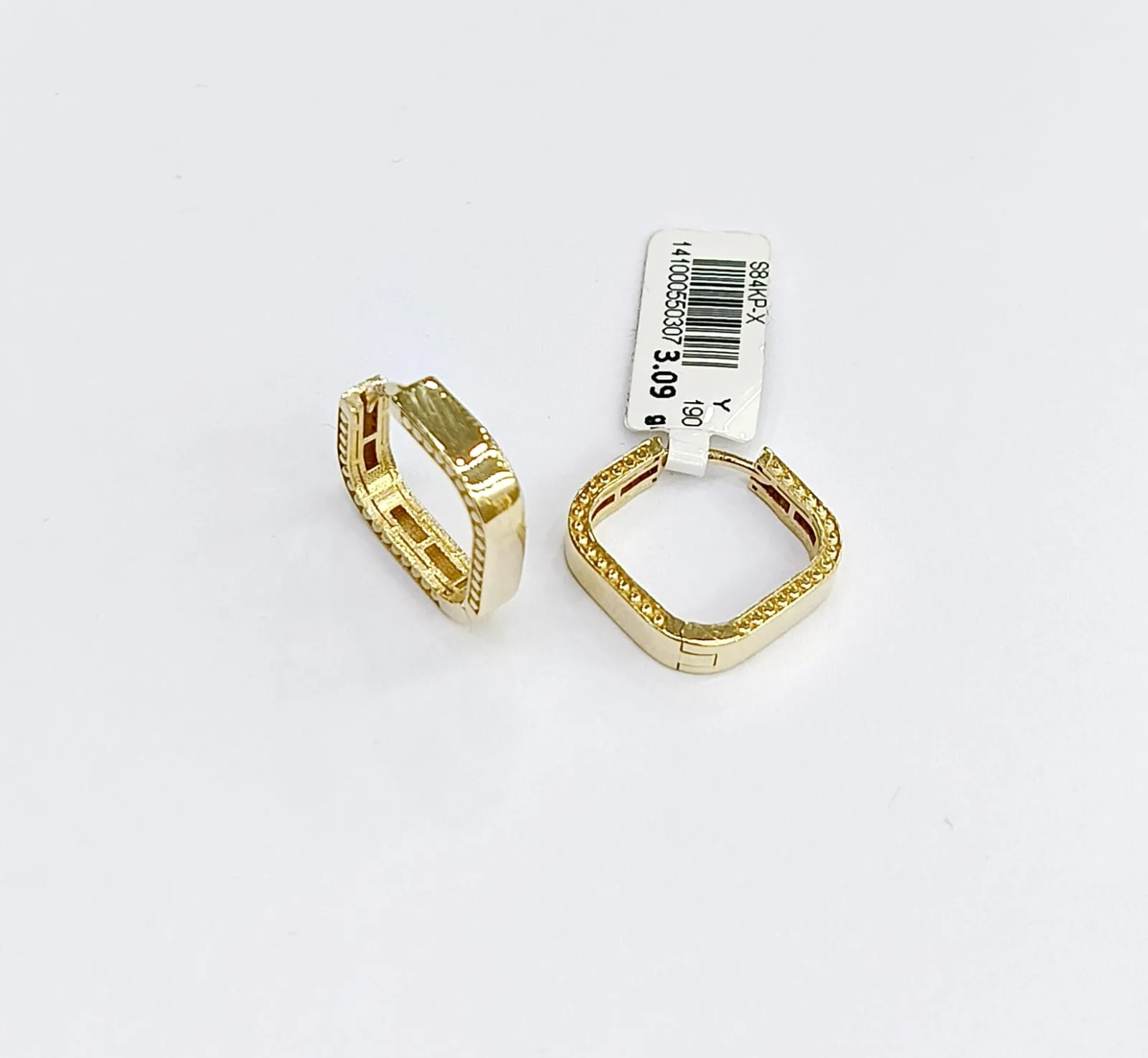 Favori Marka Kare Küpe