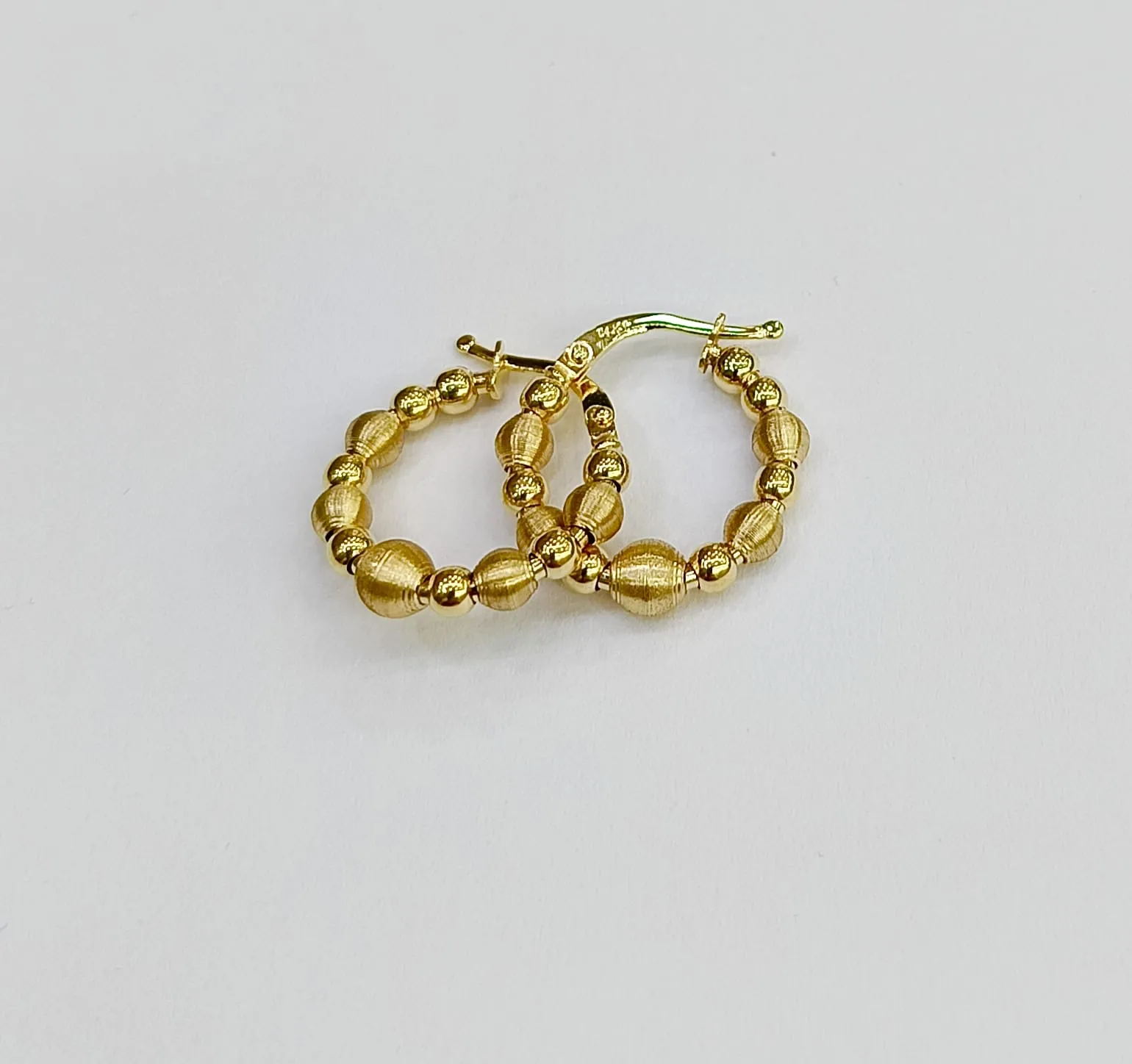 Favori Marka Fantezi Model Top Halka Küpe