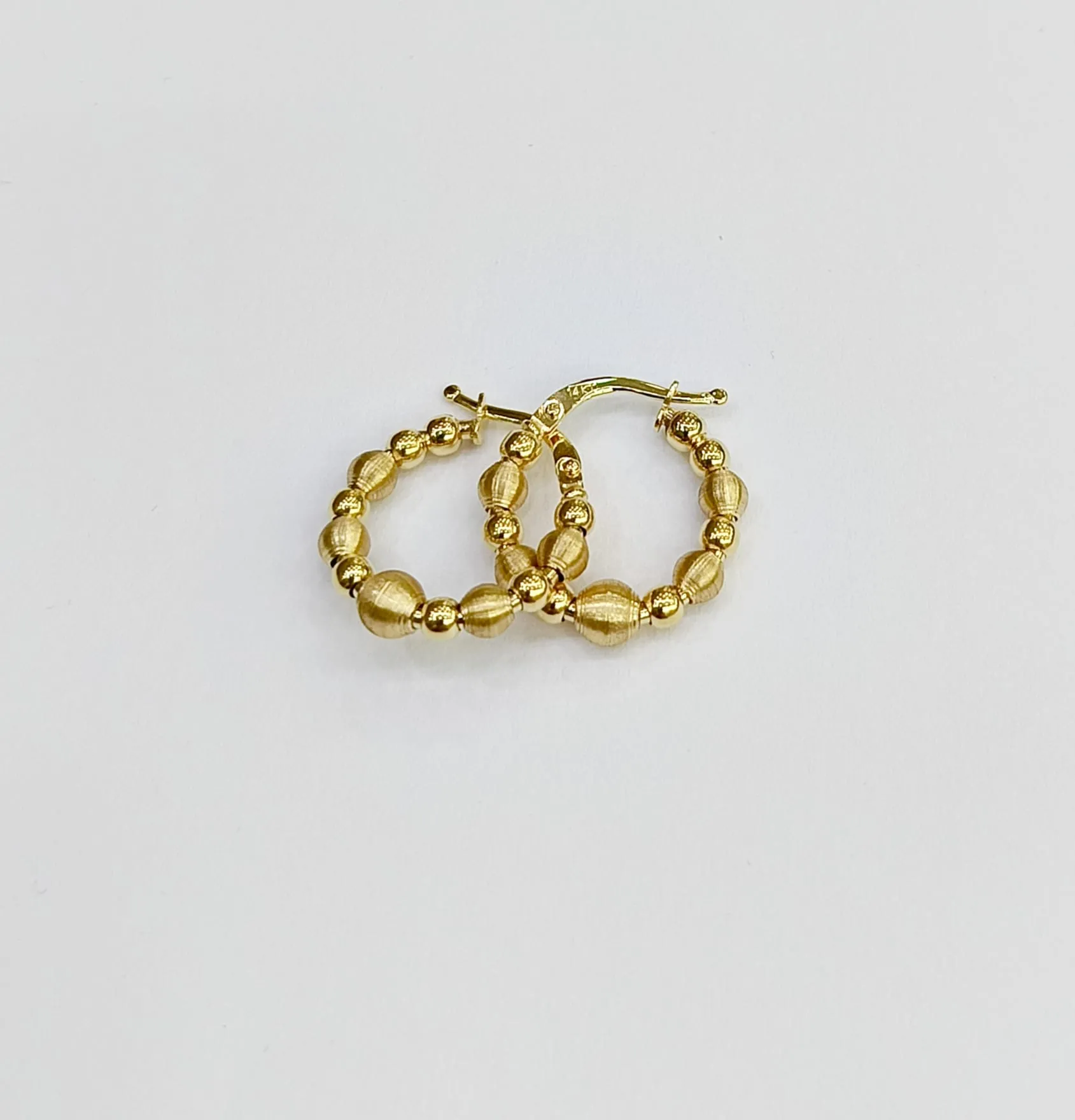 Favori Marka Fantezi Model Top Halka Küpe