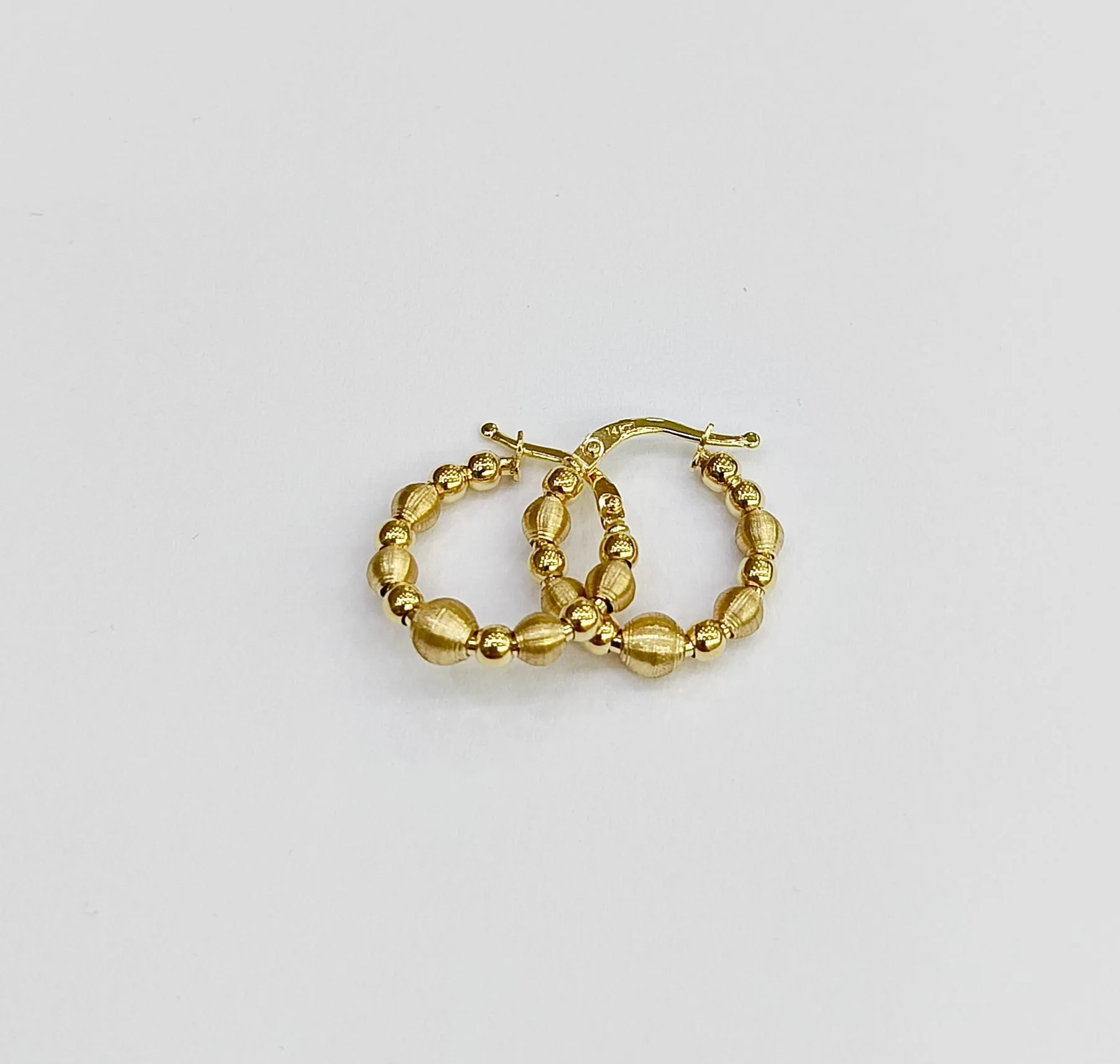 Favori Marka Fantezi Model Top Halka Küpe