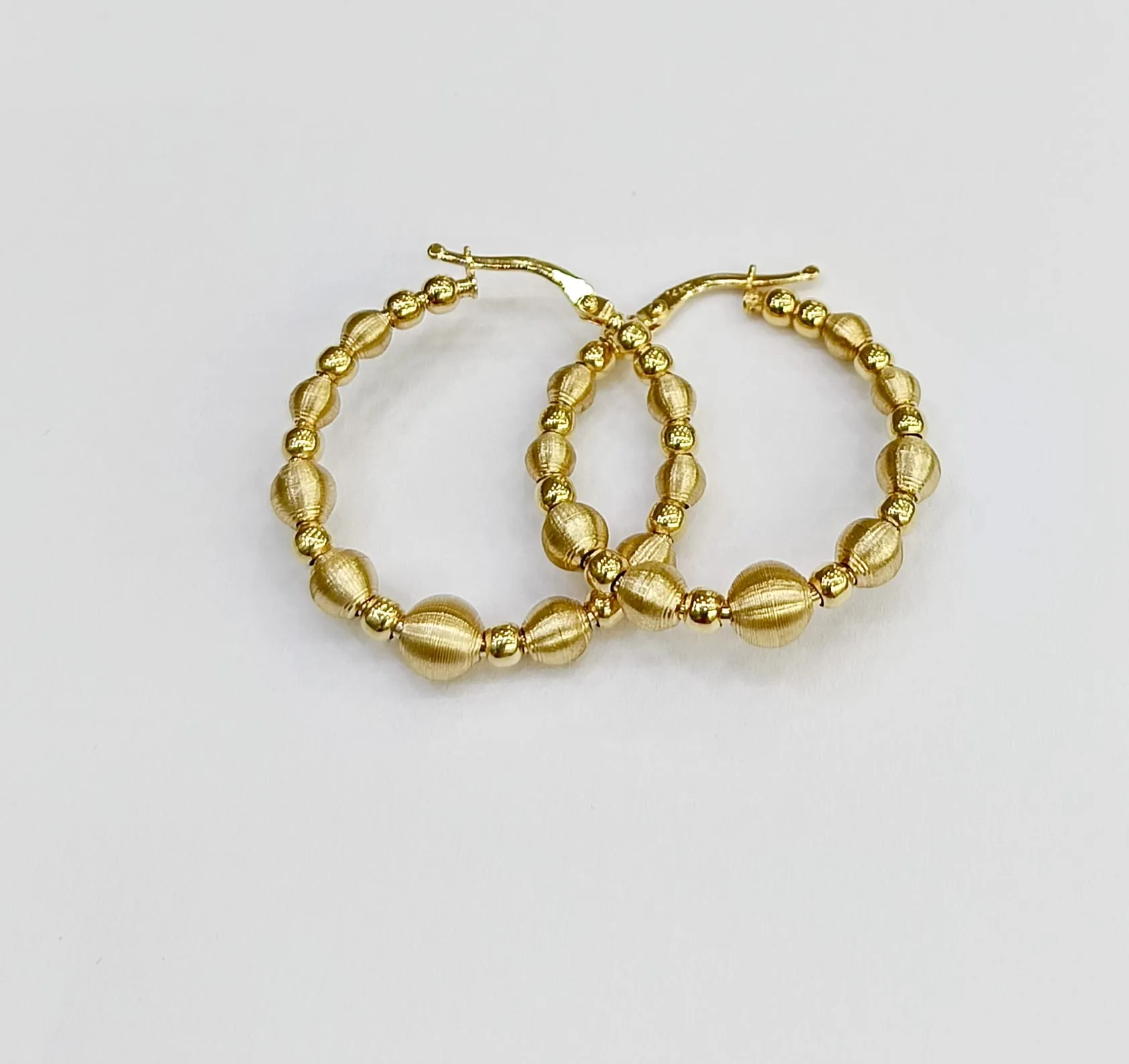 Favori Marka Fantezi Model Top Halka Küpe