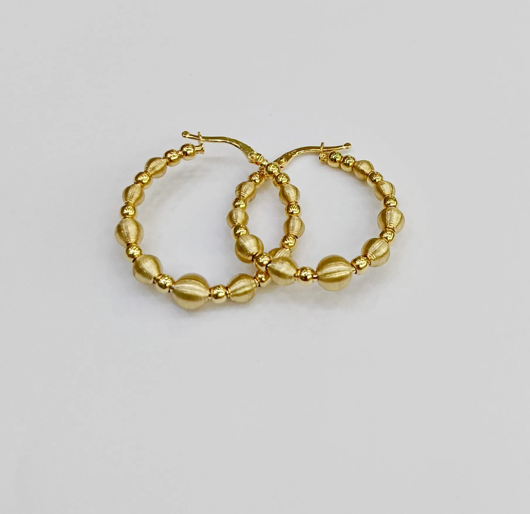 Favori Marka Fantezi Model Top Halka Küpe