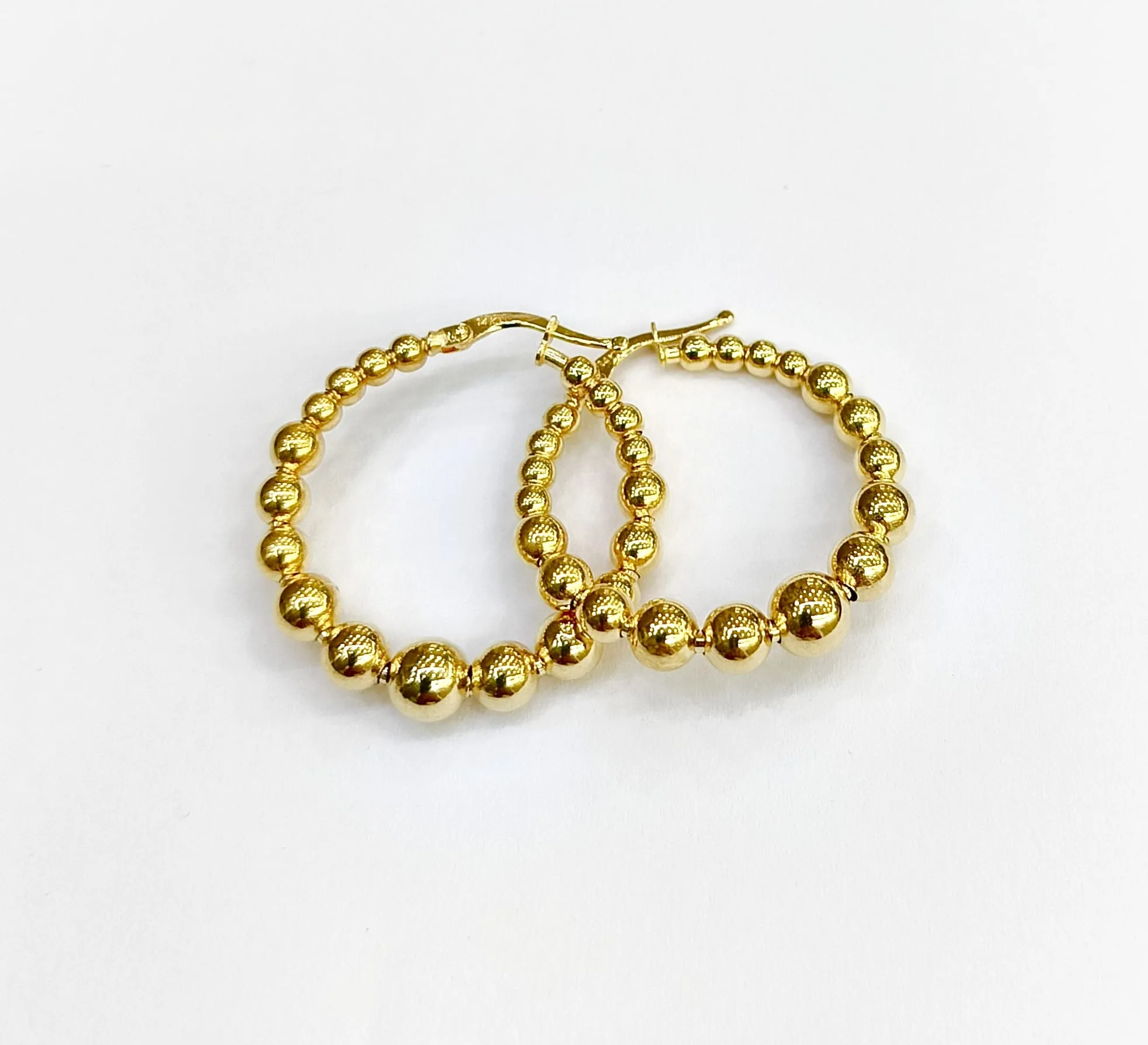 Favori Marka Fantezi Model Top Halka Küpe