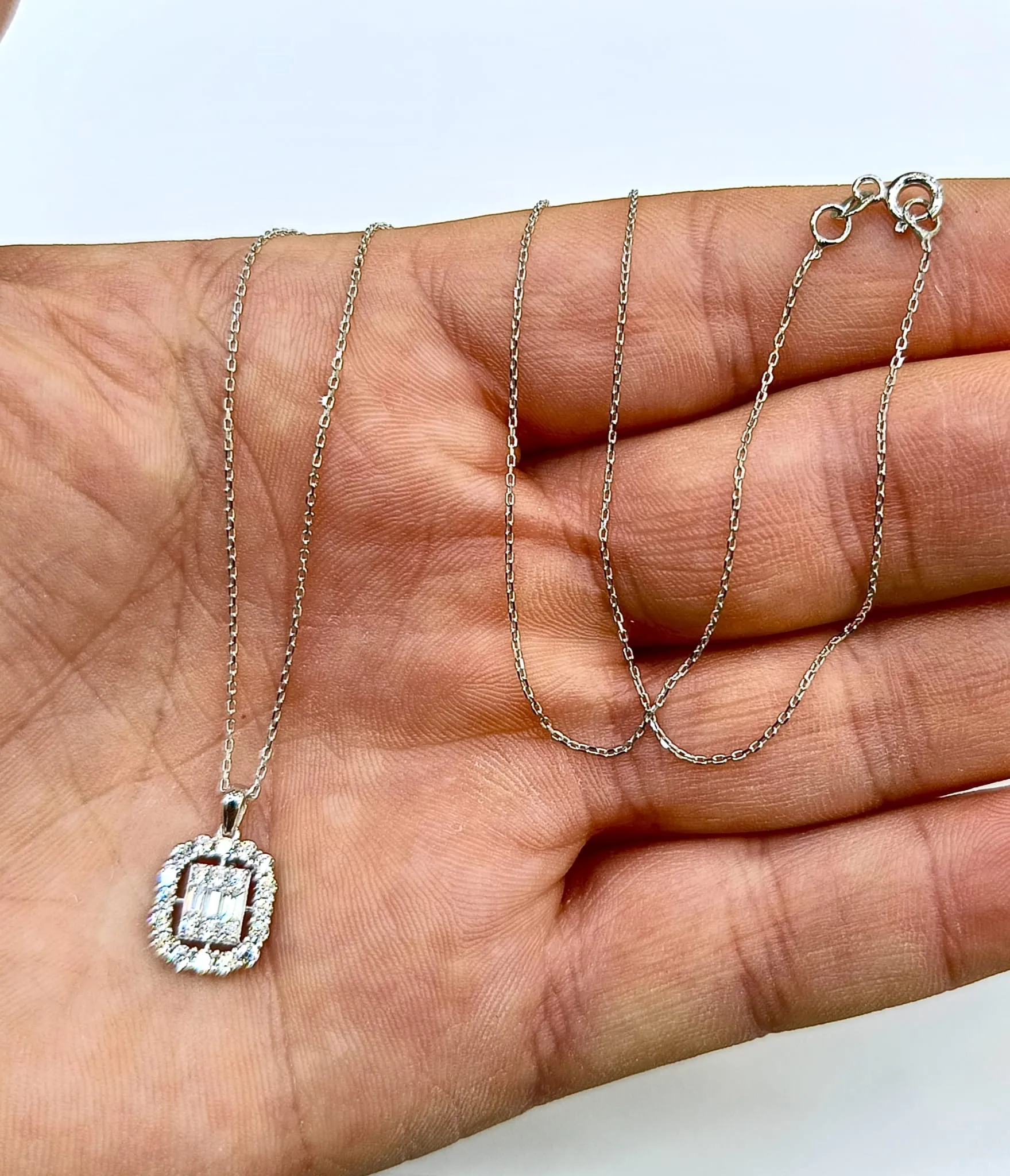 Favori Marka Baget Model Kolye