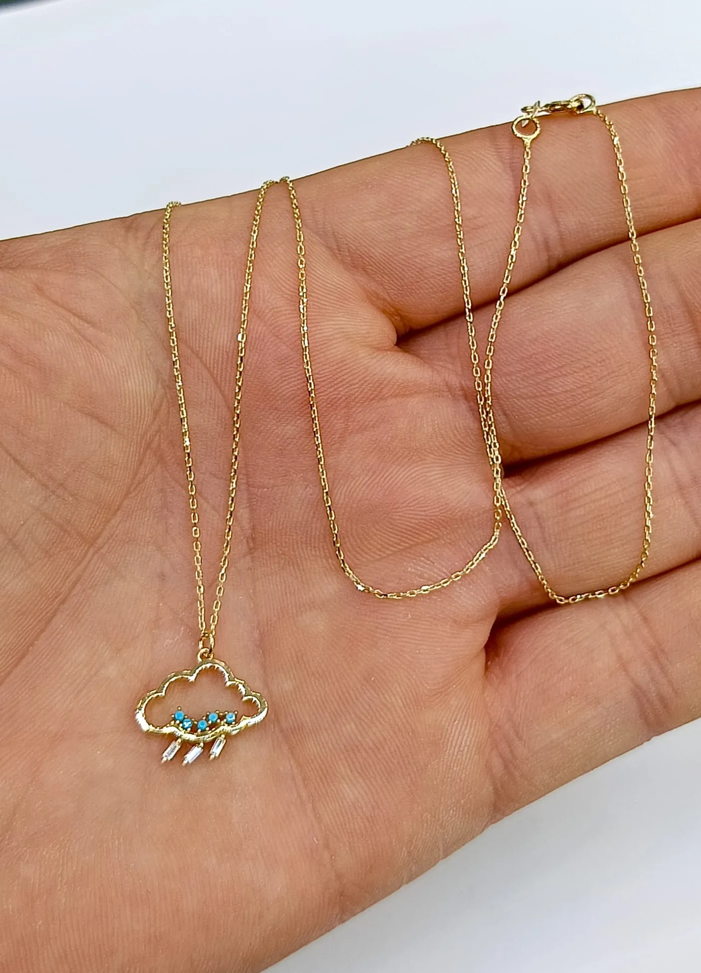 Favori Marka Bulutlu Kolye