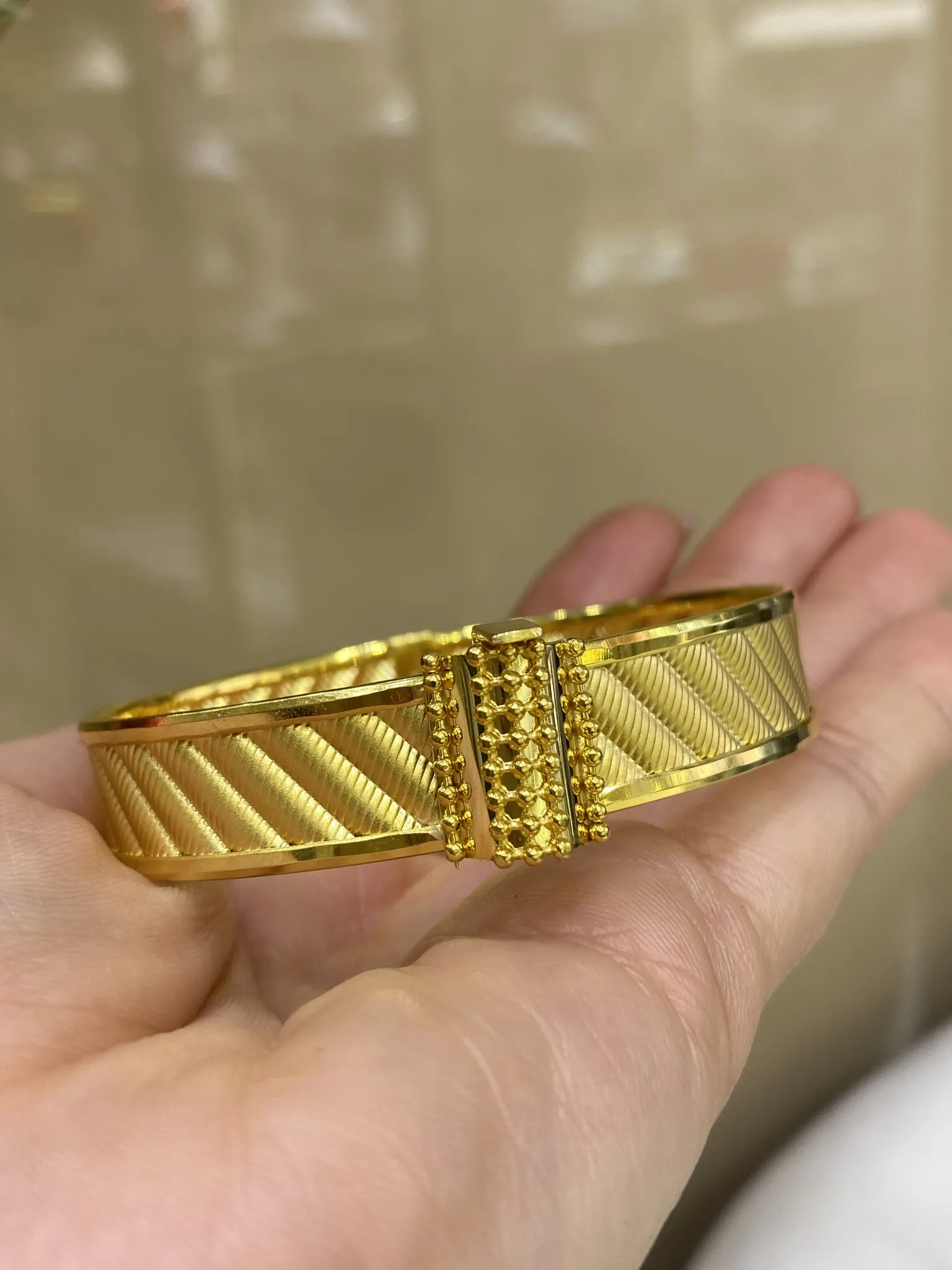 Favori Marka Dorikalı Model Kelepçe