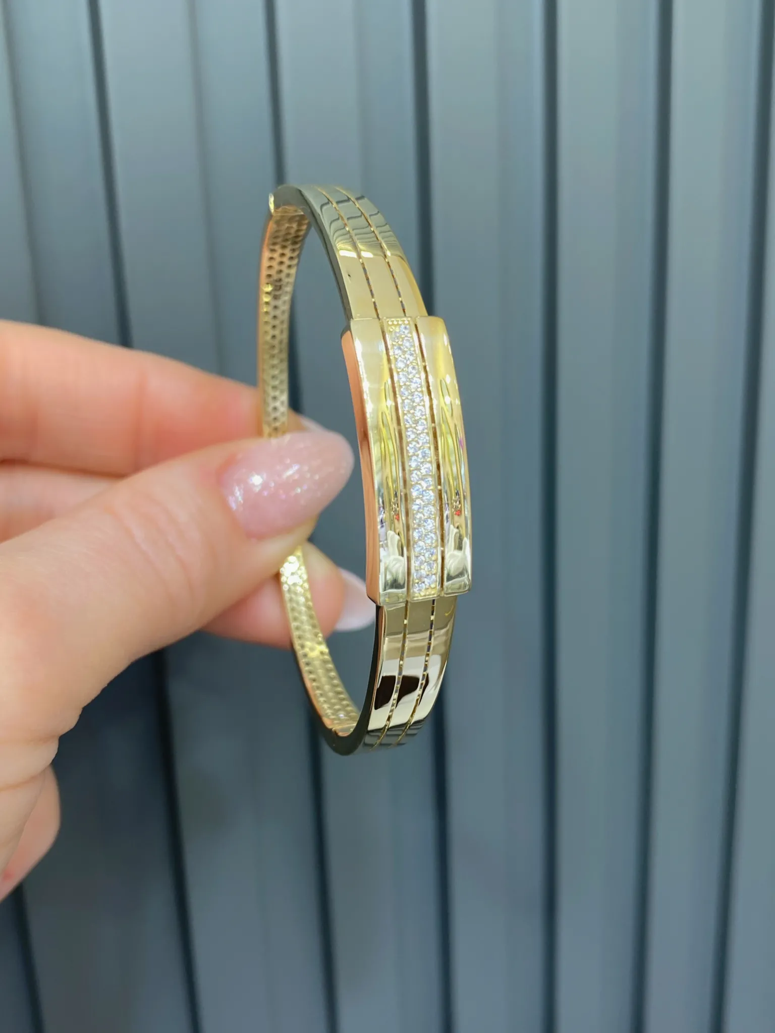 Favori Marka İtalyan Model Taşlı Kelepçe 