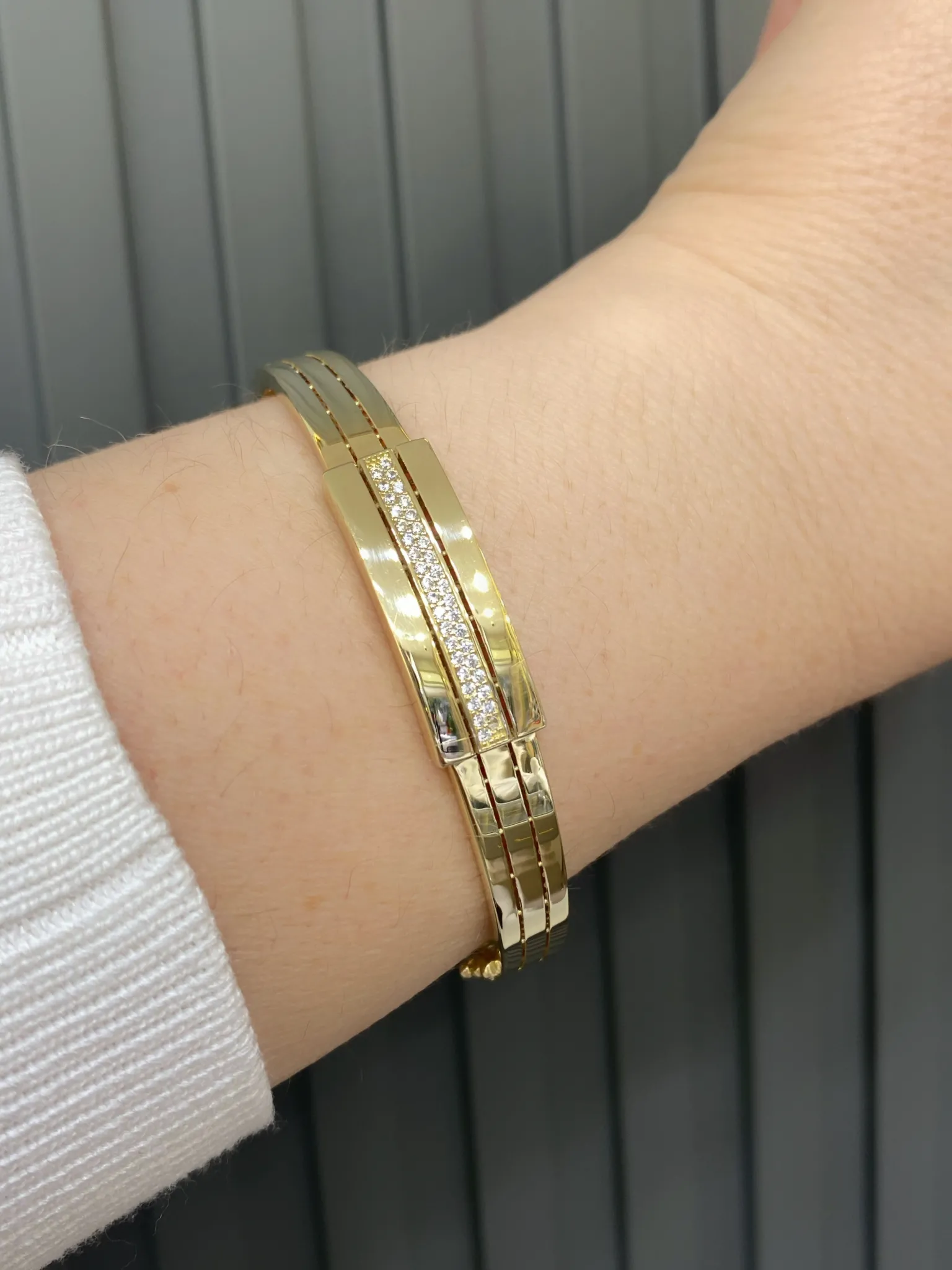 Favori Marka İtalyan Model Taşlı Kelepçe 