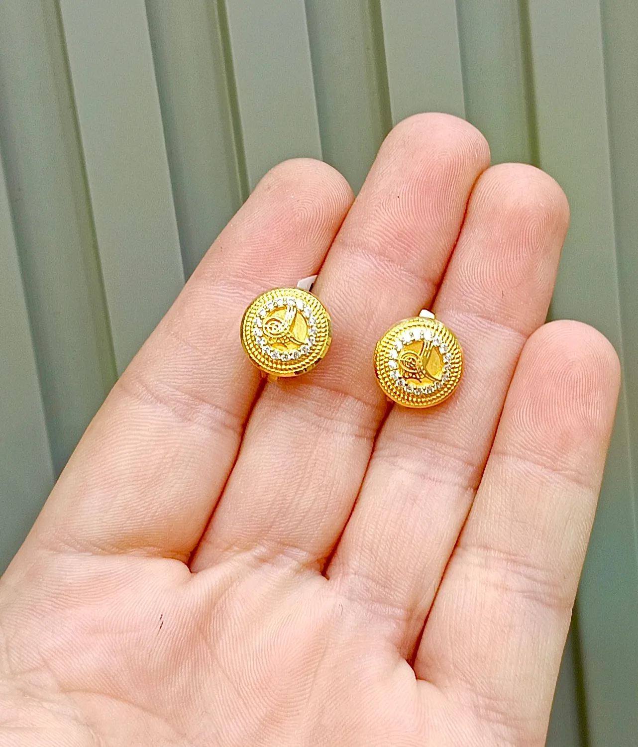 Favori Marka Tuğralı Küpe