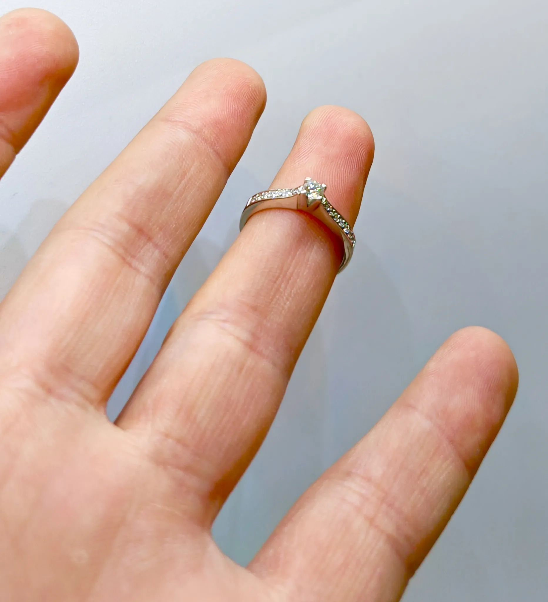 Pırlanta Taşlı Tektaş Yüzük