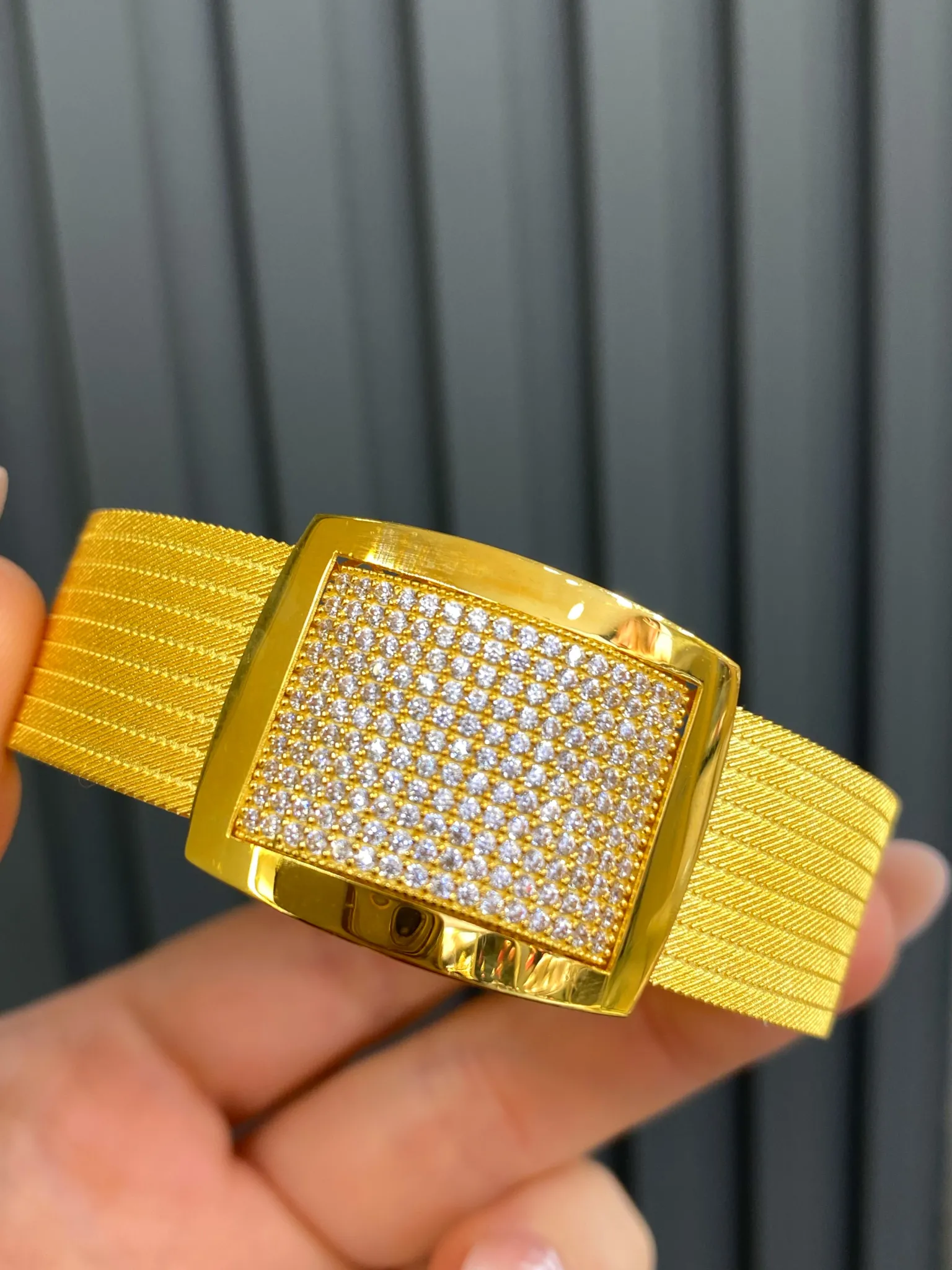 Favori Marka Hasır Model Taşlı Kelepçe