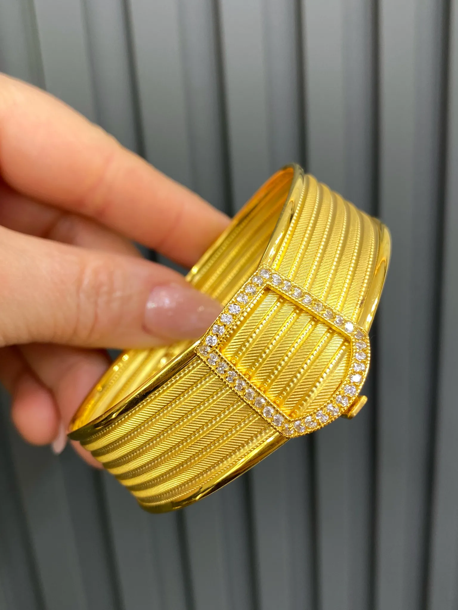 Favori Marka Taşlı Hasır Kelepçe