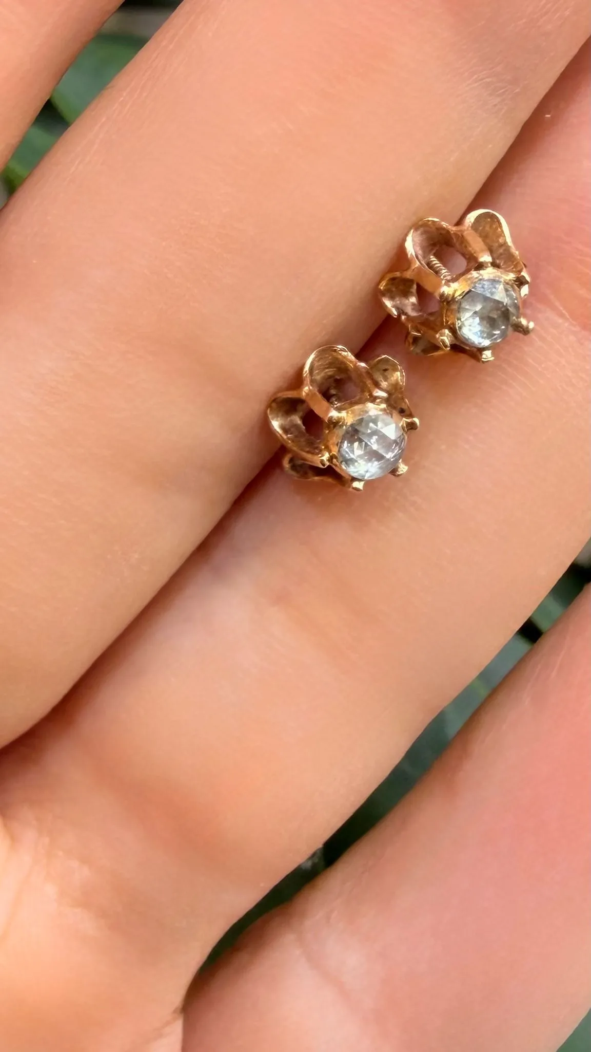 Elmas Tektaş Model Küpe