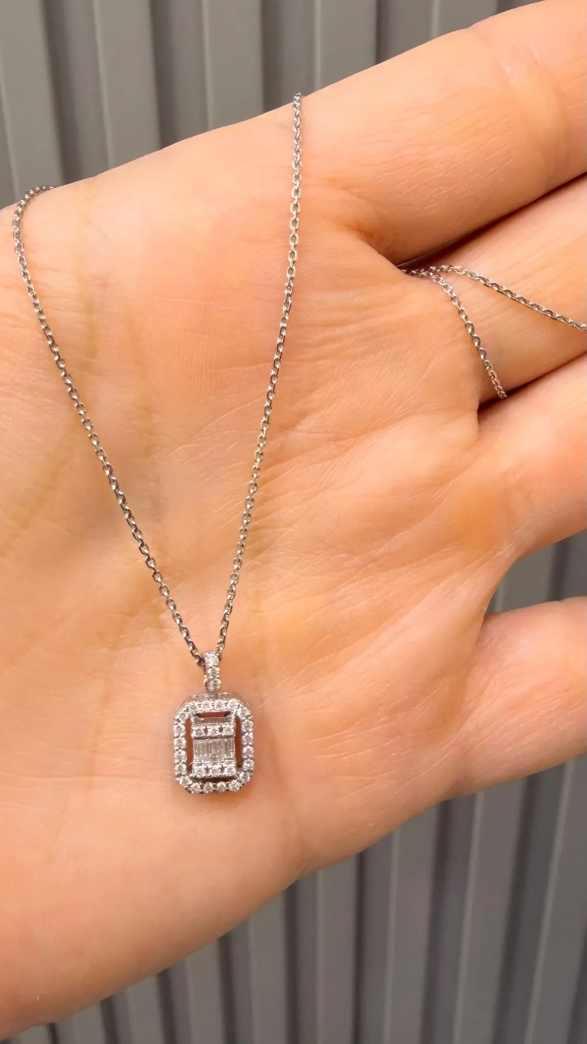 Pırlanta Baget Model Kolye