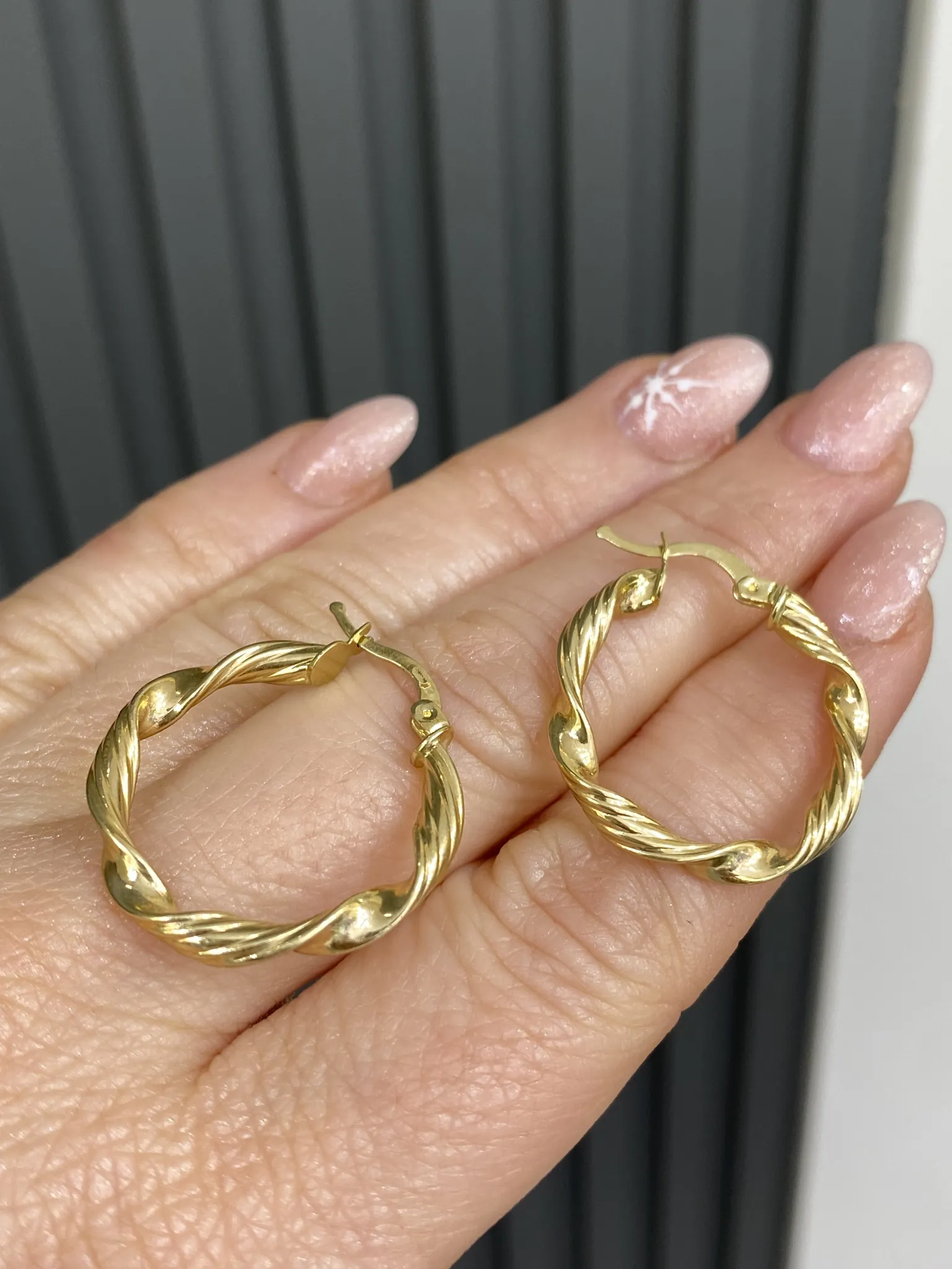 Favori Marka Halka Model Küpe