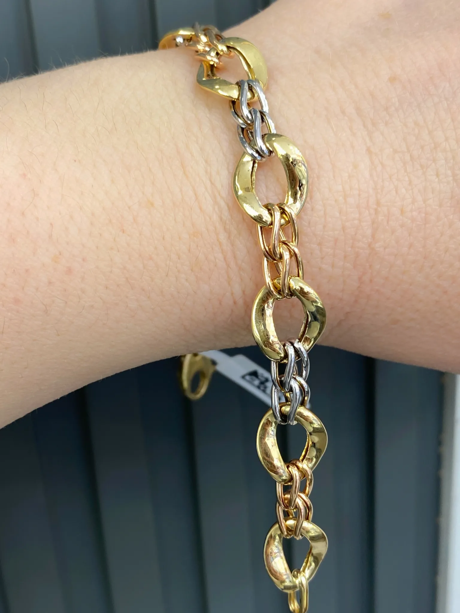 Favori Marka Üç Renk Hallow Model Bileklik 