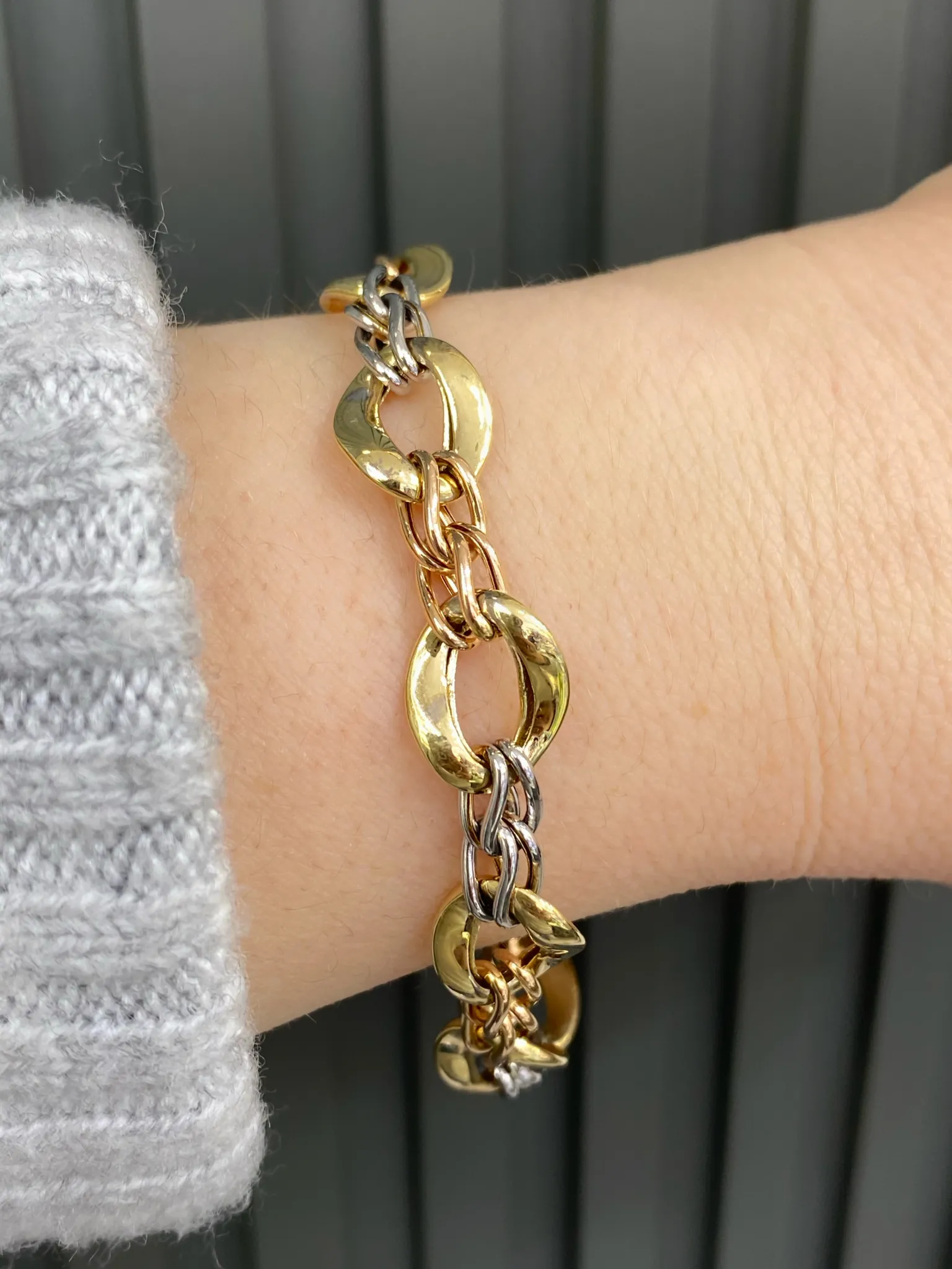 Favori Marka Üç Renk Hallow Model Bileklik 