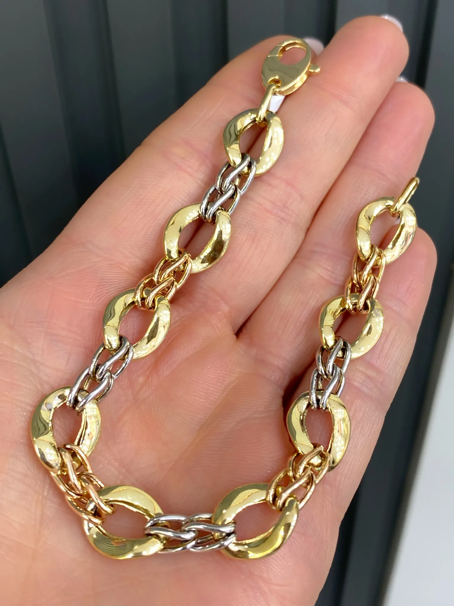 Favori Marka Üç Renk Hallow Model Bileklik 