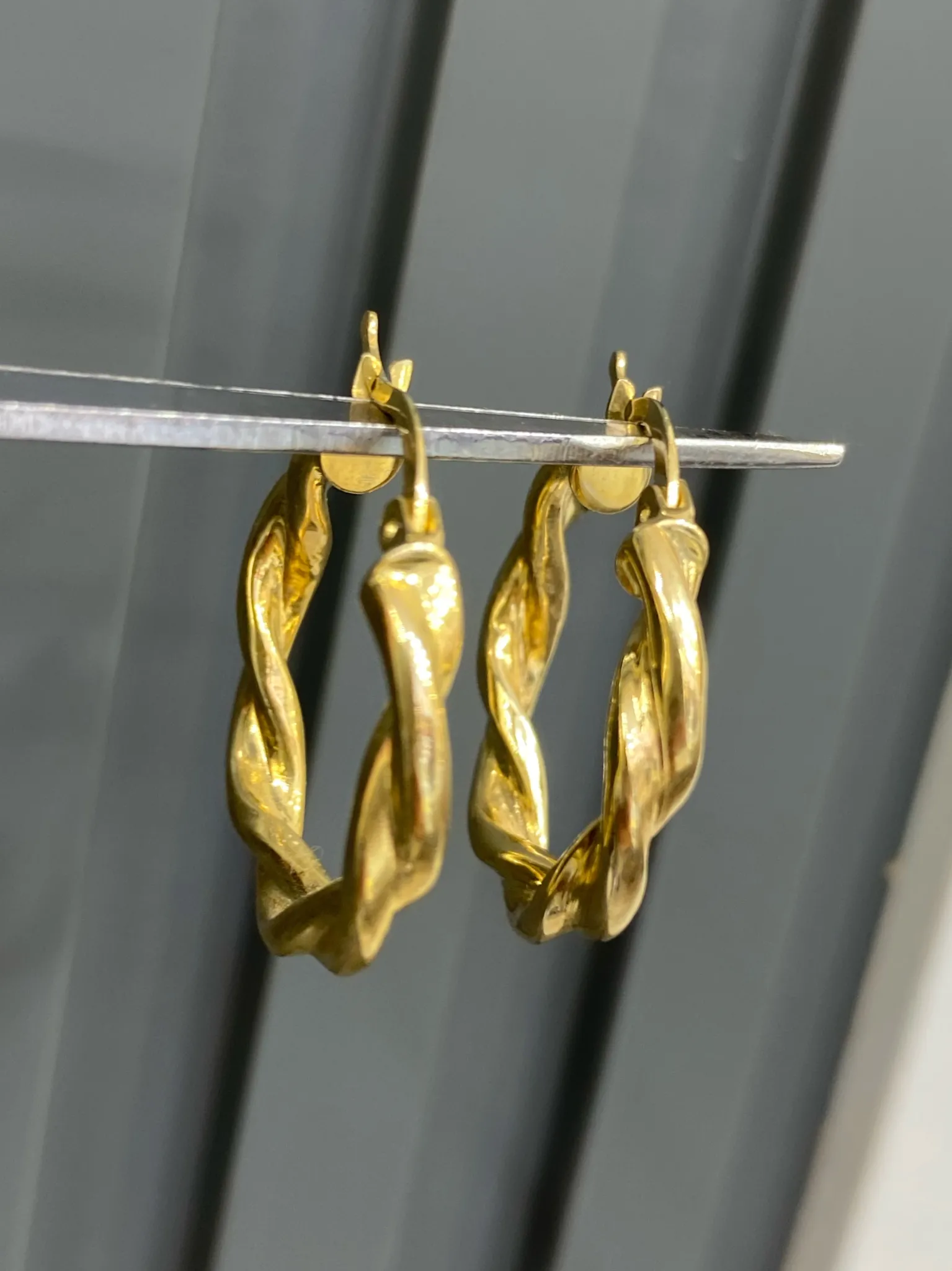 Favori marka halka küpe