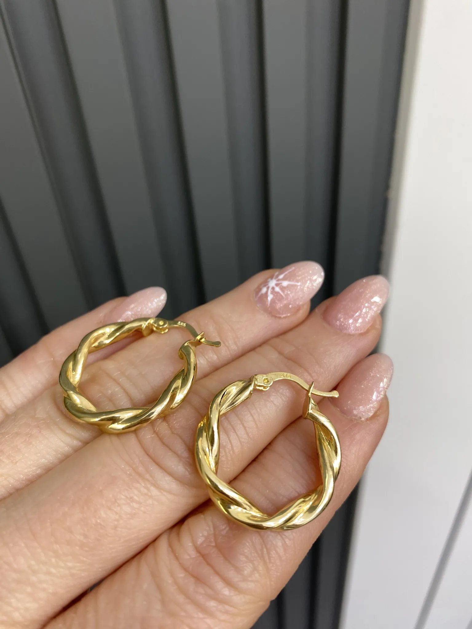 Favori marka halka küpe