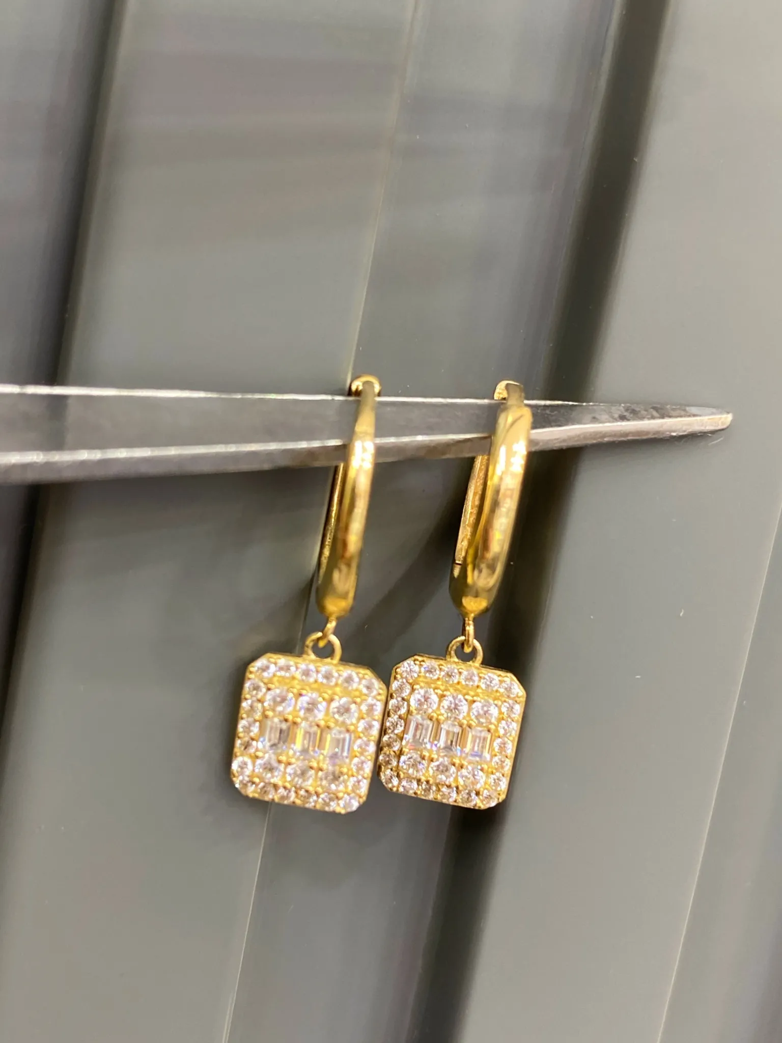 Favori Marka Baget Model Küpe