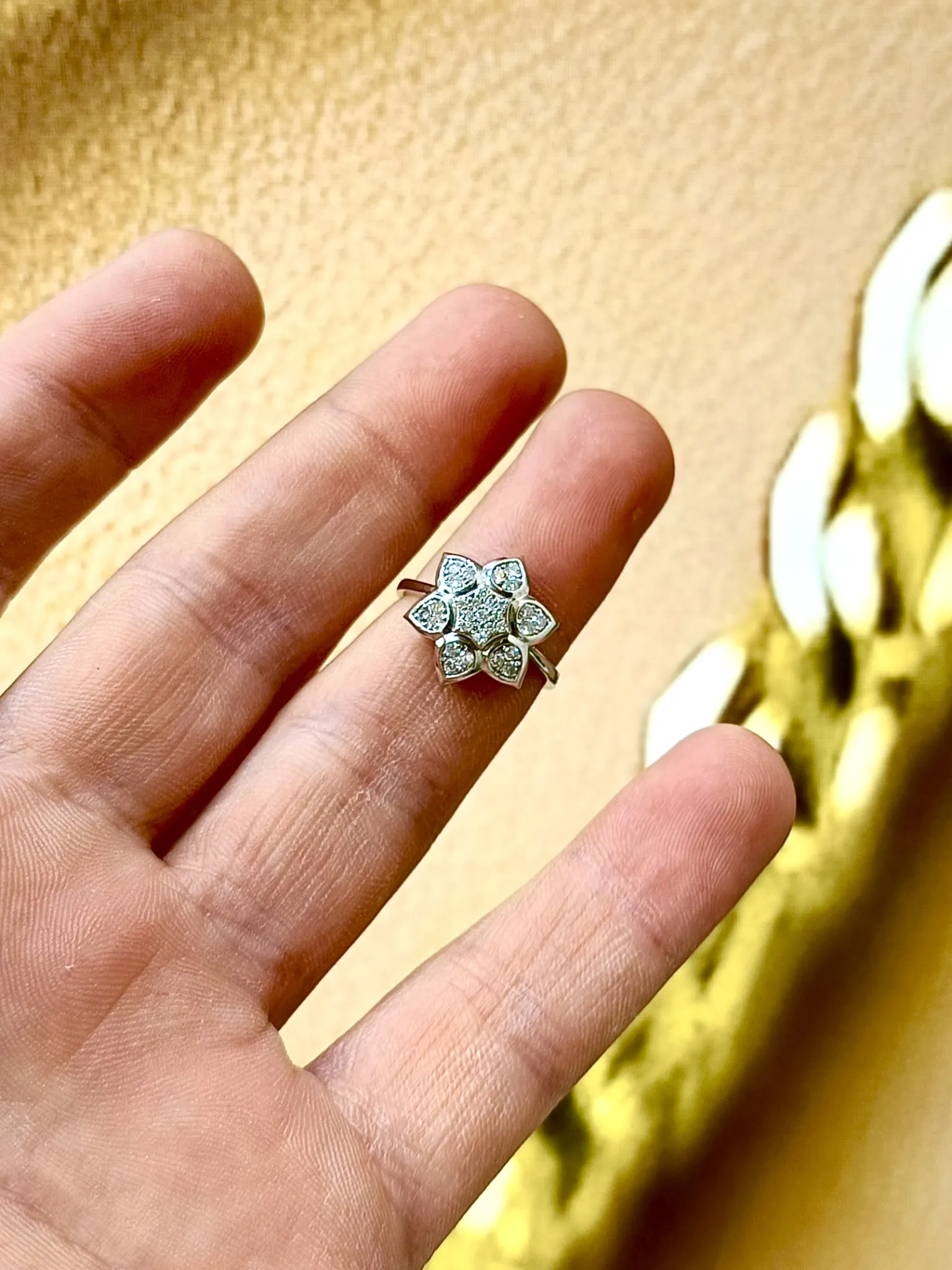 Çiçek Tasarım Pırlanta Yüzük