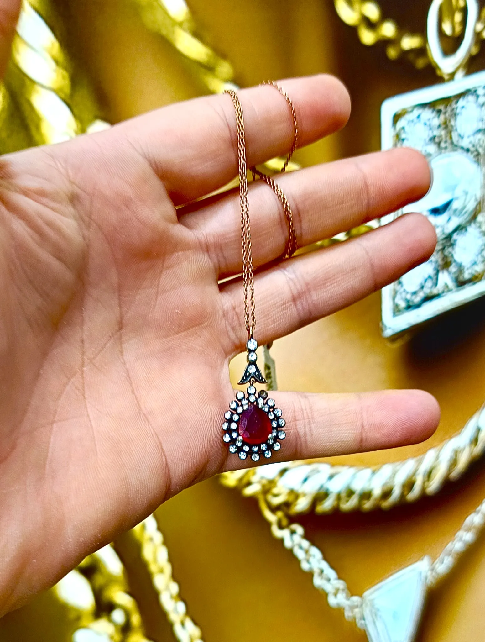 Antika Damla Yakut ve Elmas Taşlı Kolye