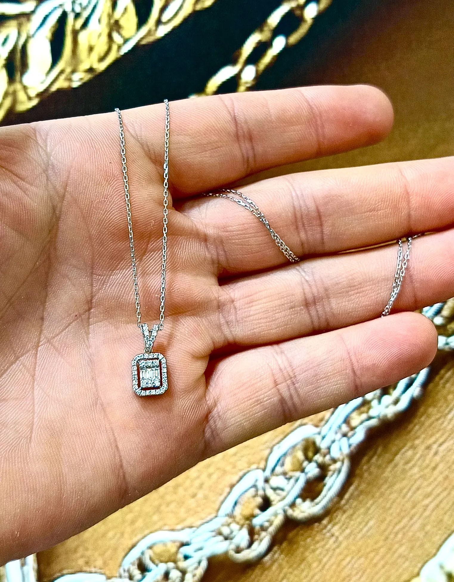 Pırlanta Taşlı Baget Kolye