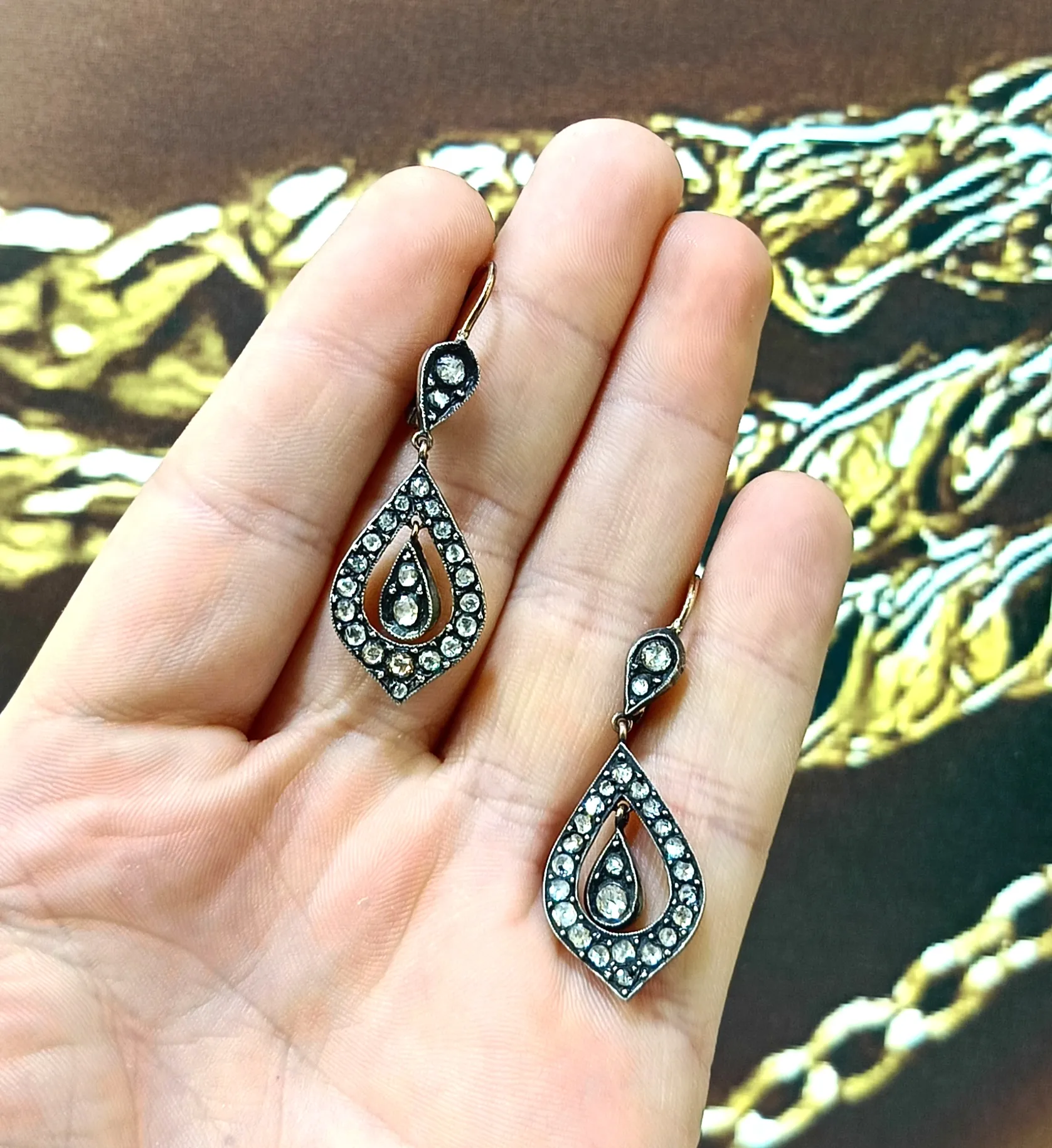 Antika Elmas Taşlı Mekik Küpe