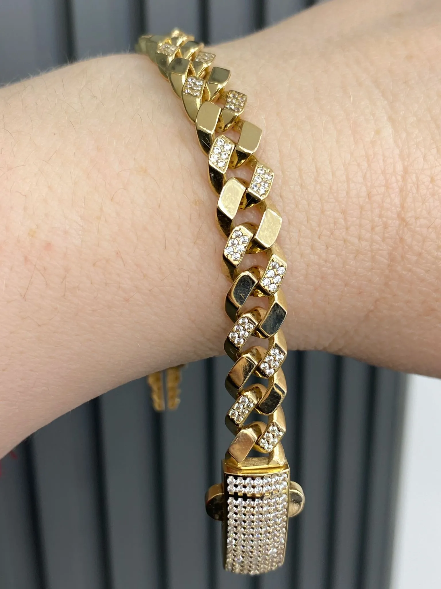 Favori Marka Taşlı Model Gurmet Bileklik 