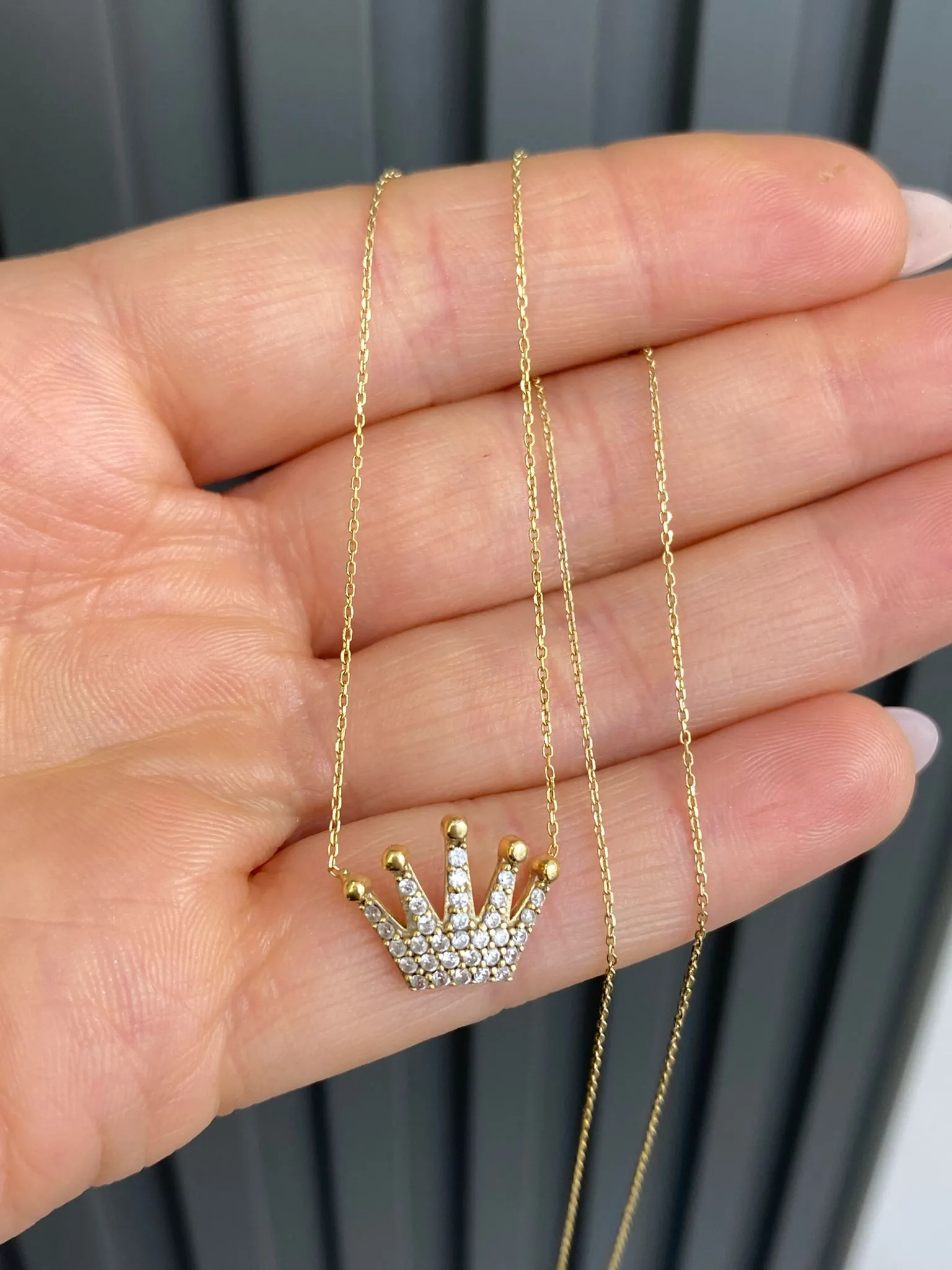 Favori Marka Kraliçe Taç Model Kolye