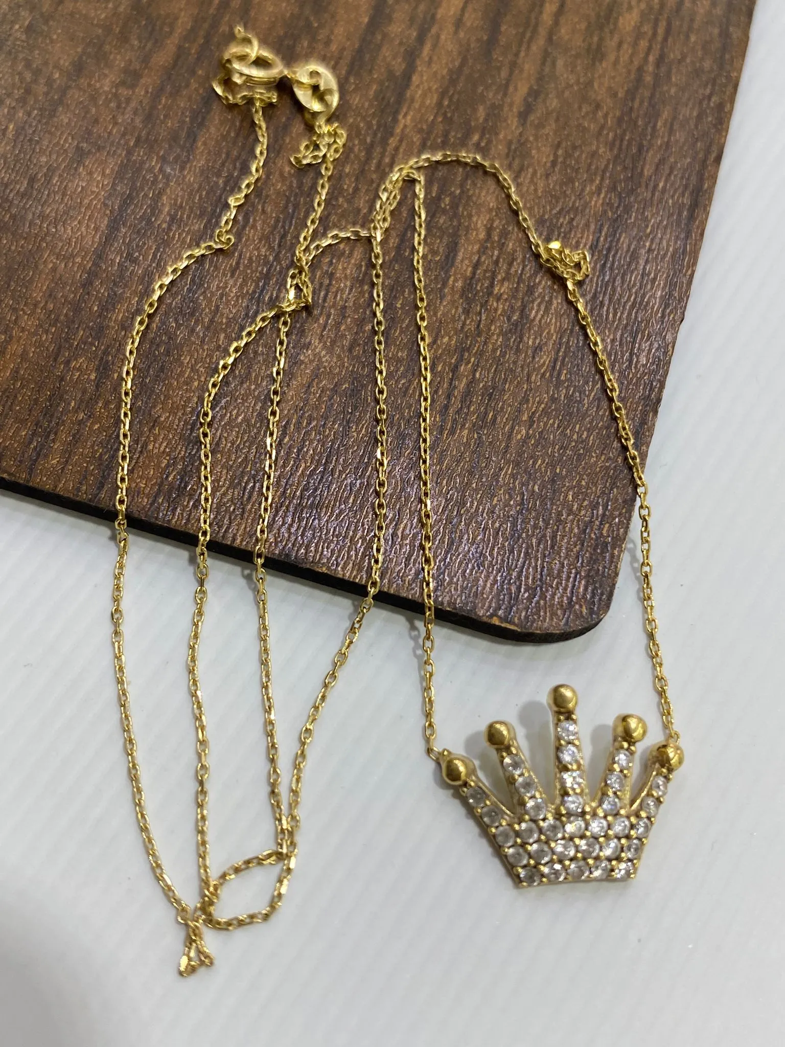 Favori Marka Kraliçe Taç Model Kolye