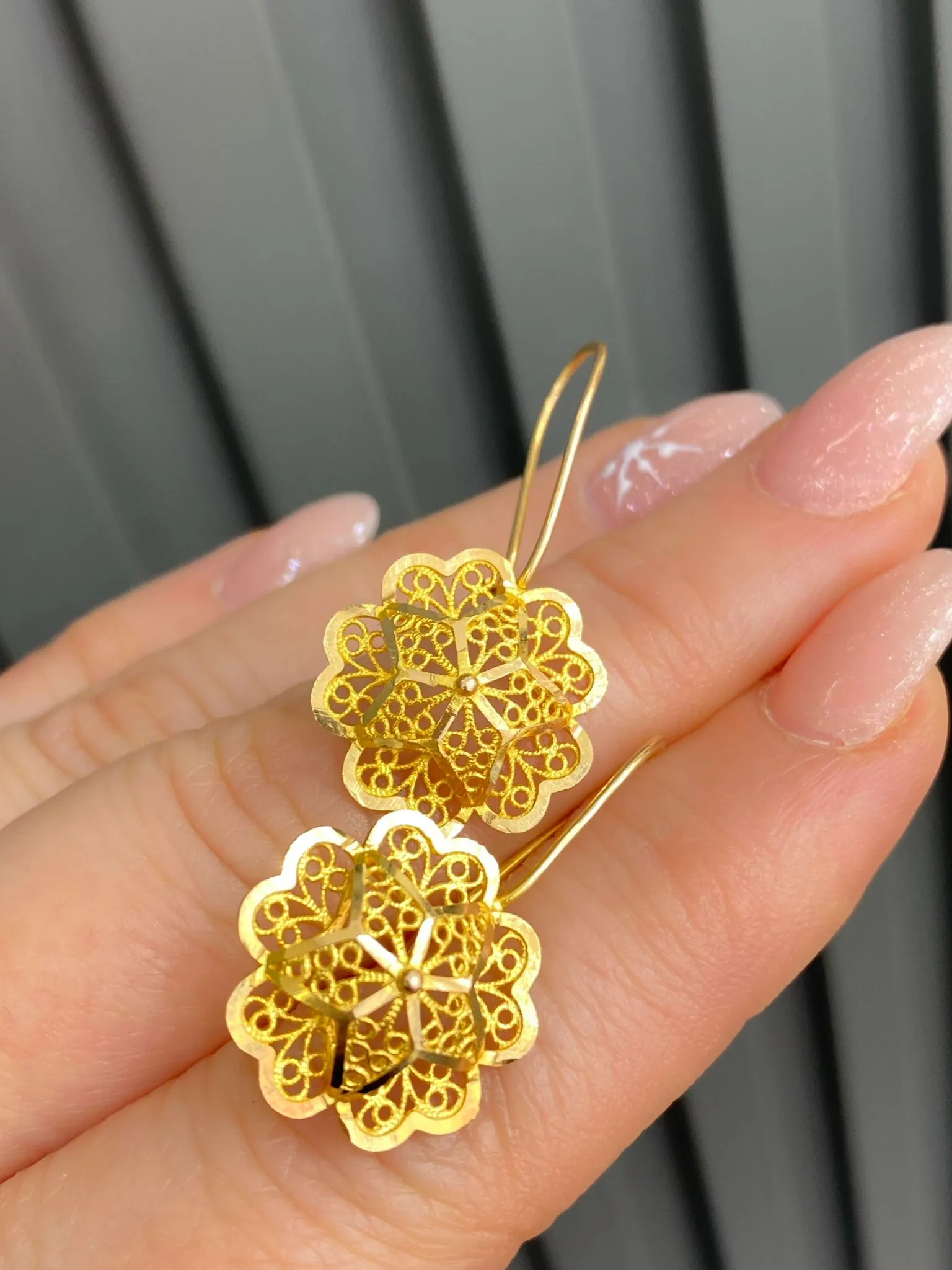 Favori Marka Gül Model Küpe