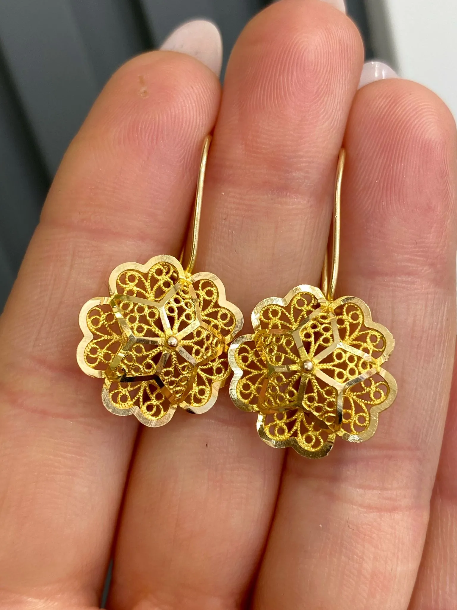 Favori Marka Gül Model Küpe