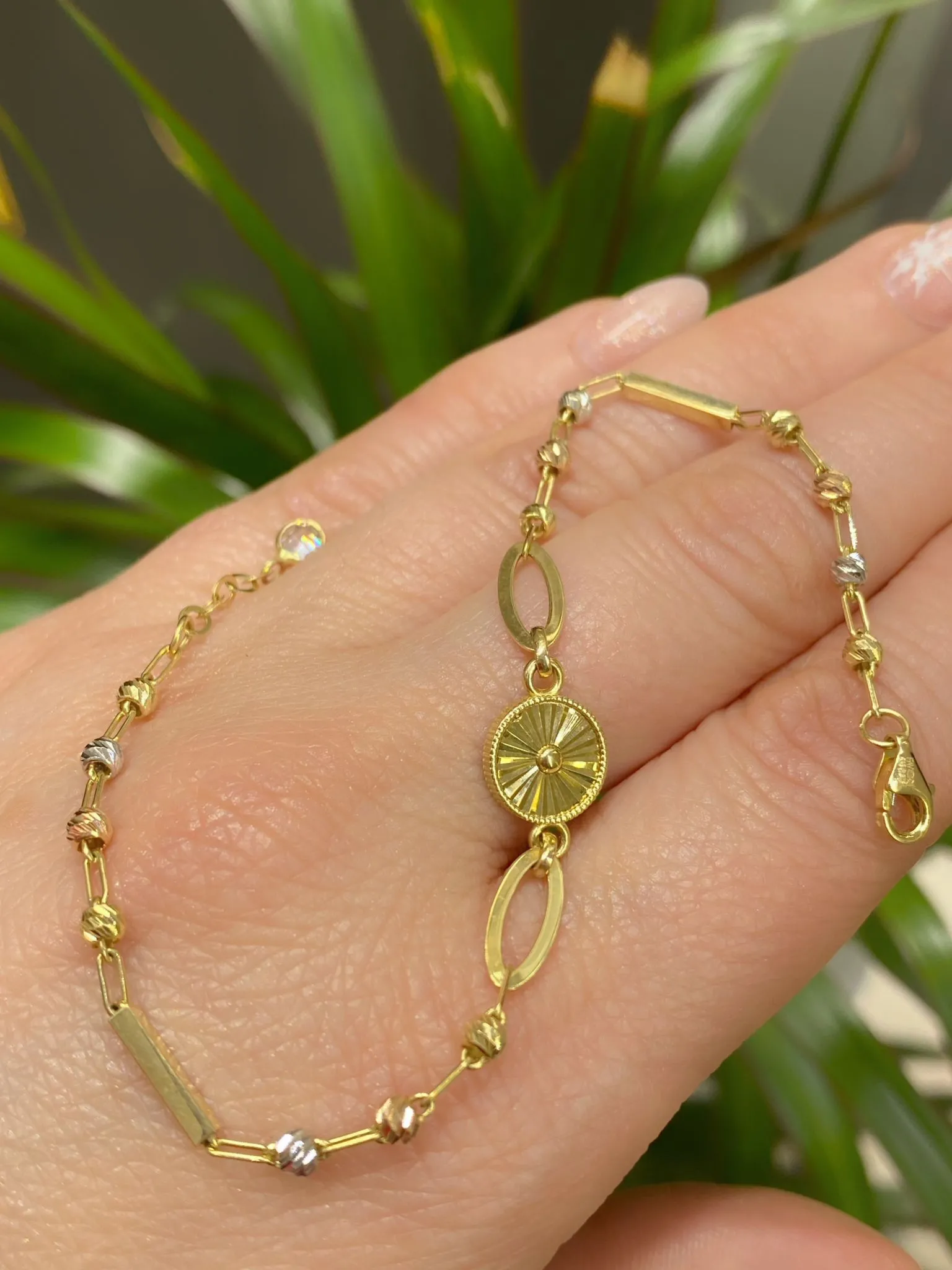 Favori Marka Üç Renkli Dorikalı Model Bileklik