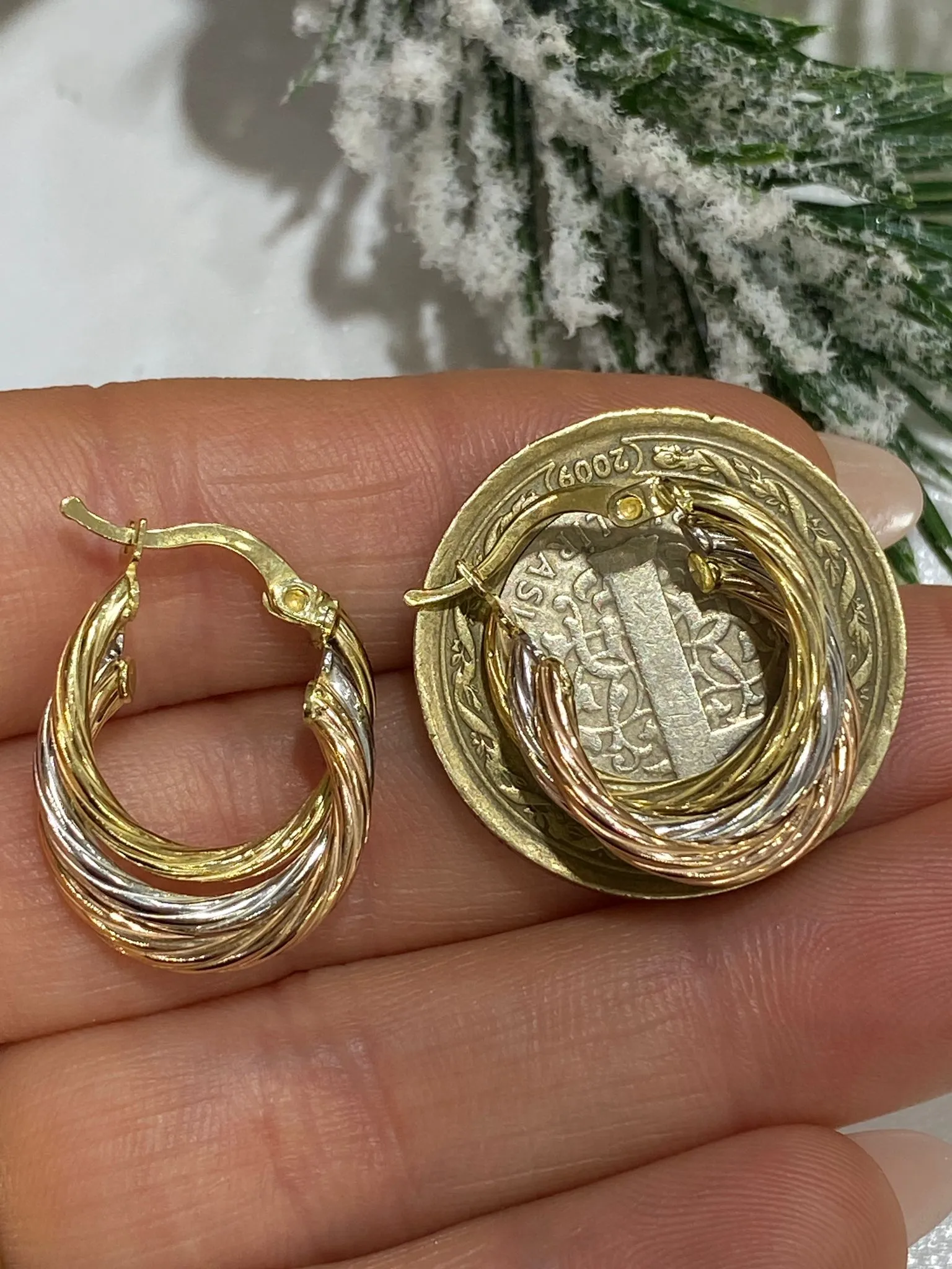 Favori Marka Üç Renk Halka Model Küpe