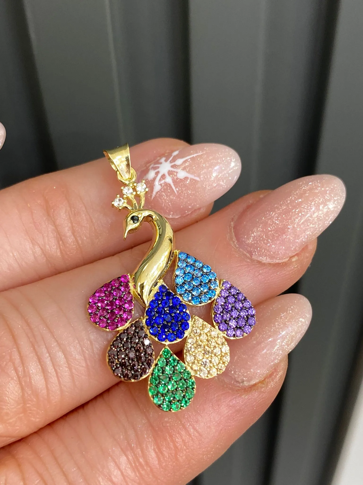 Favori Marka Renkli Taşlı Tavus Kuşu Model Uç