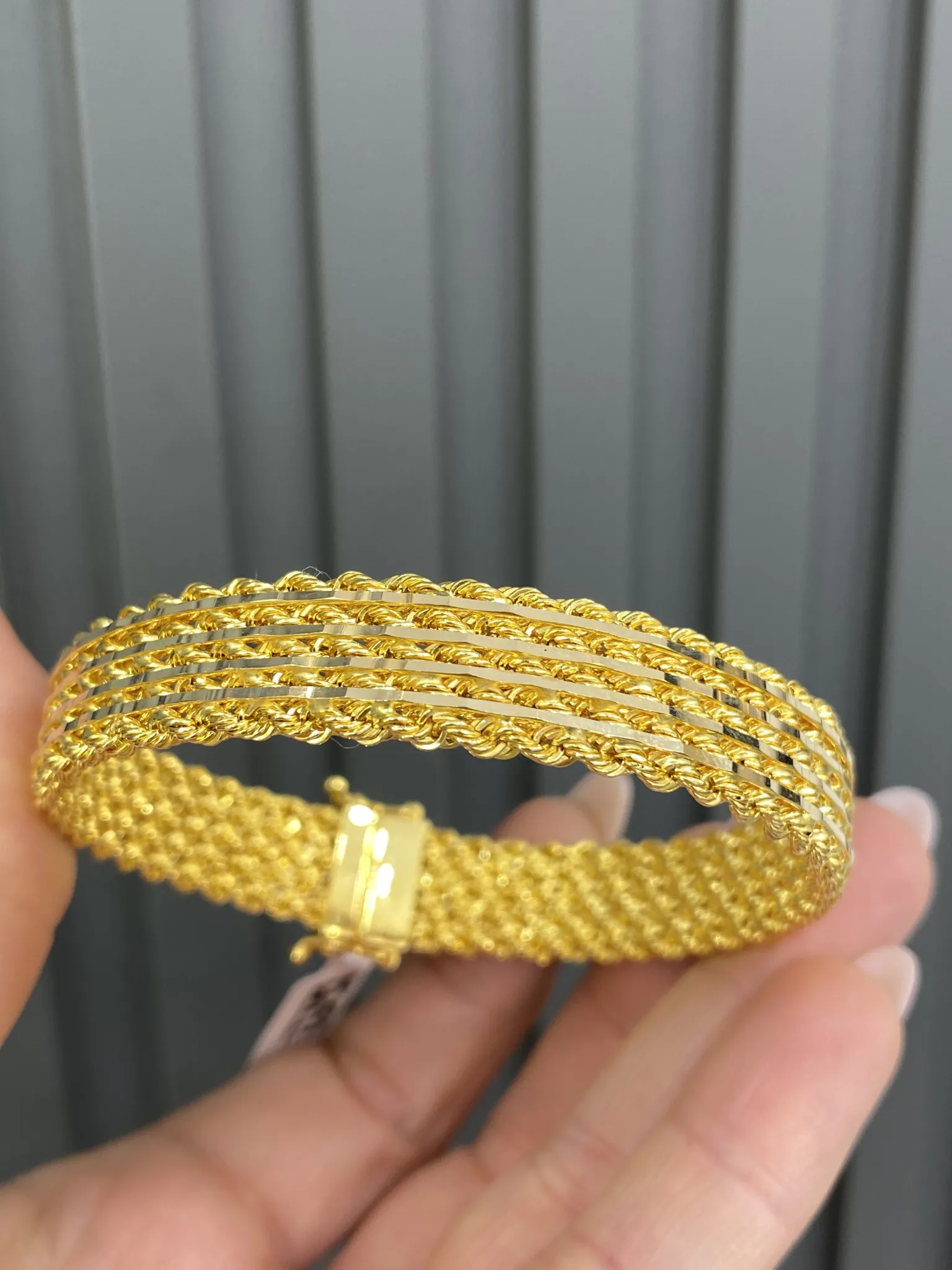 Favori Marka Desenli Kelepçe