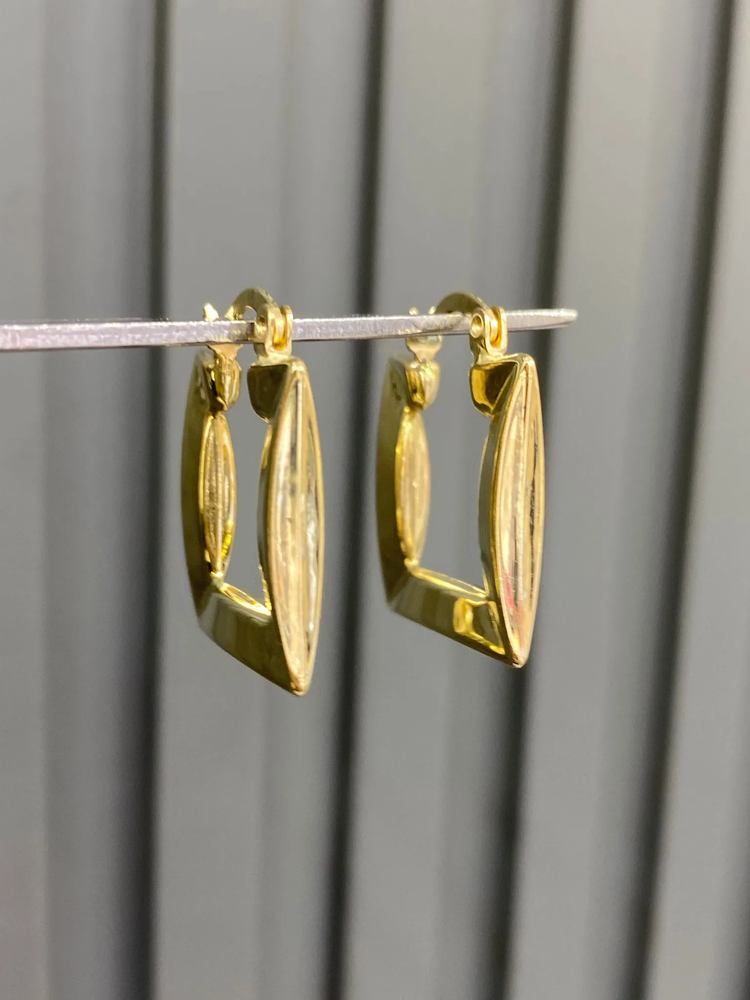 Favori Model Kare Model Küpe