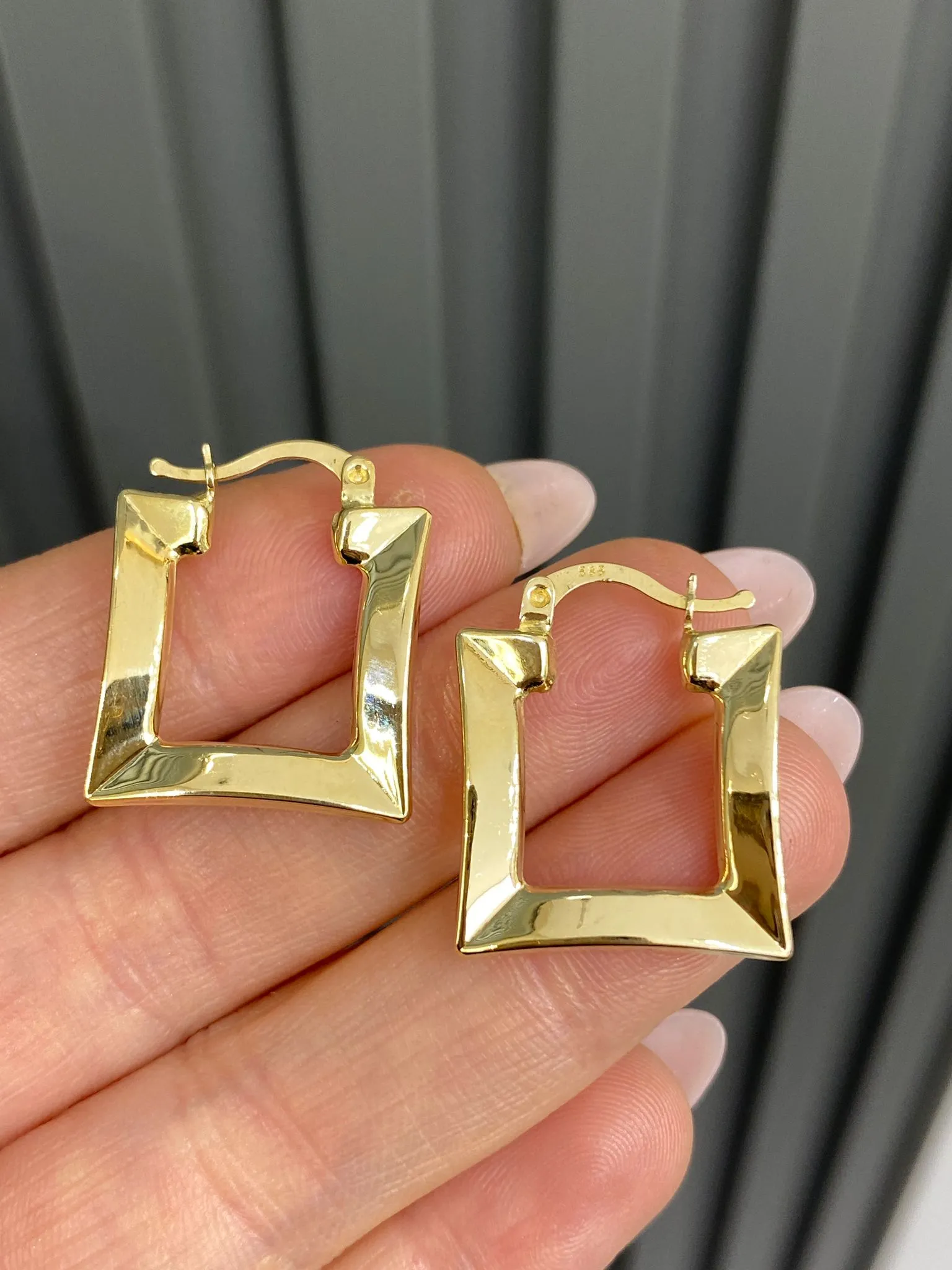 Favori Model Kare Model Küpe