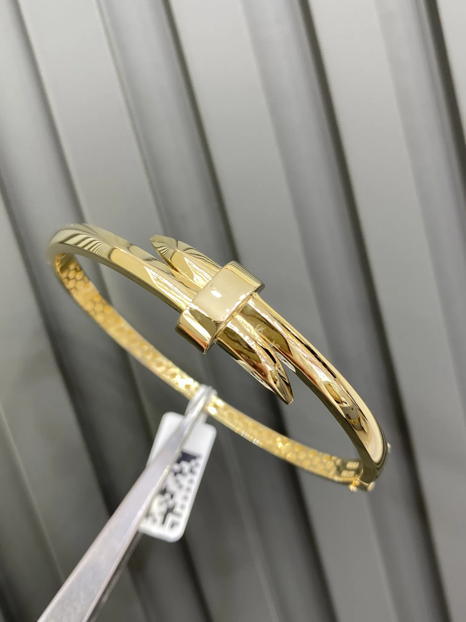 Favori Marka Çivili Kelepçe