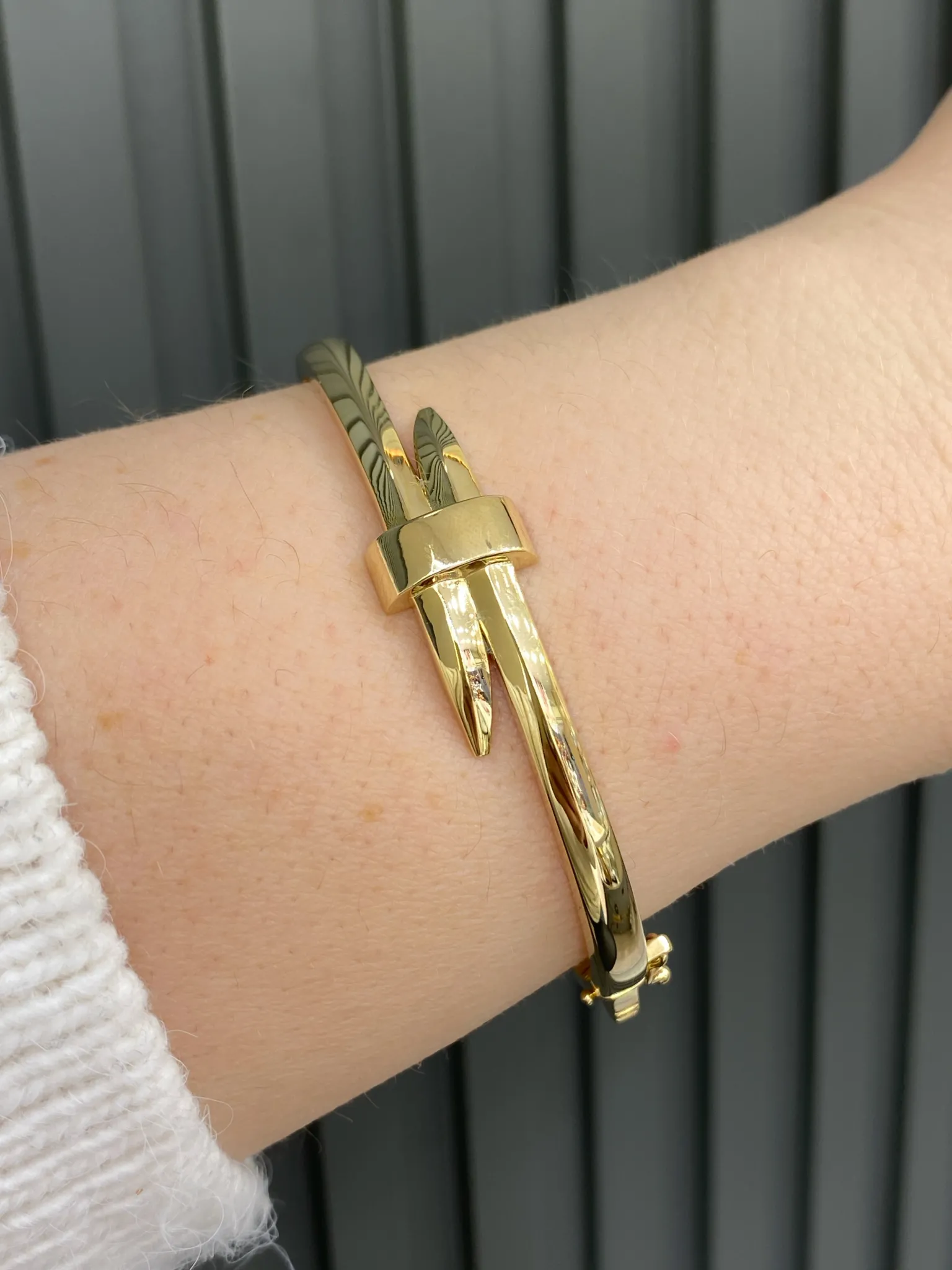 Favori Marka Çivili Kelepçe