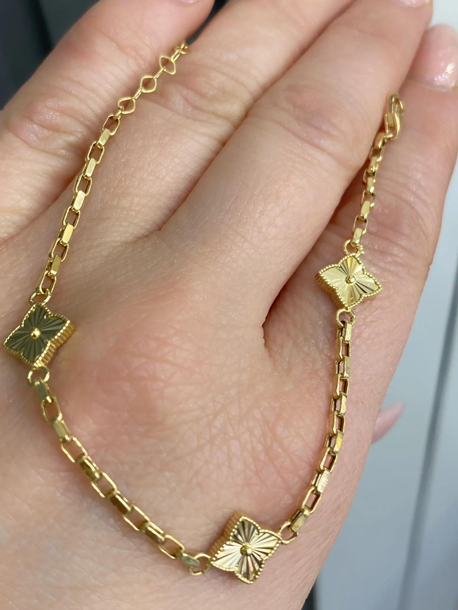 Favori Marka Yonca Model Bileklik