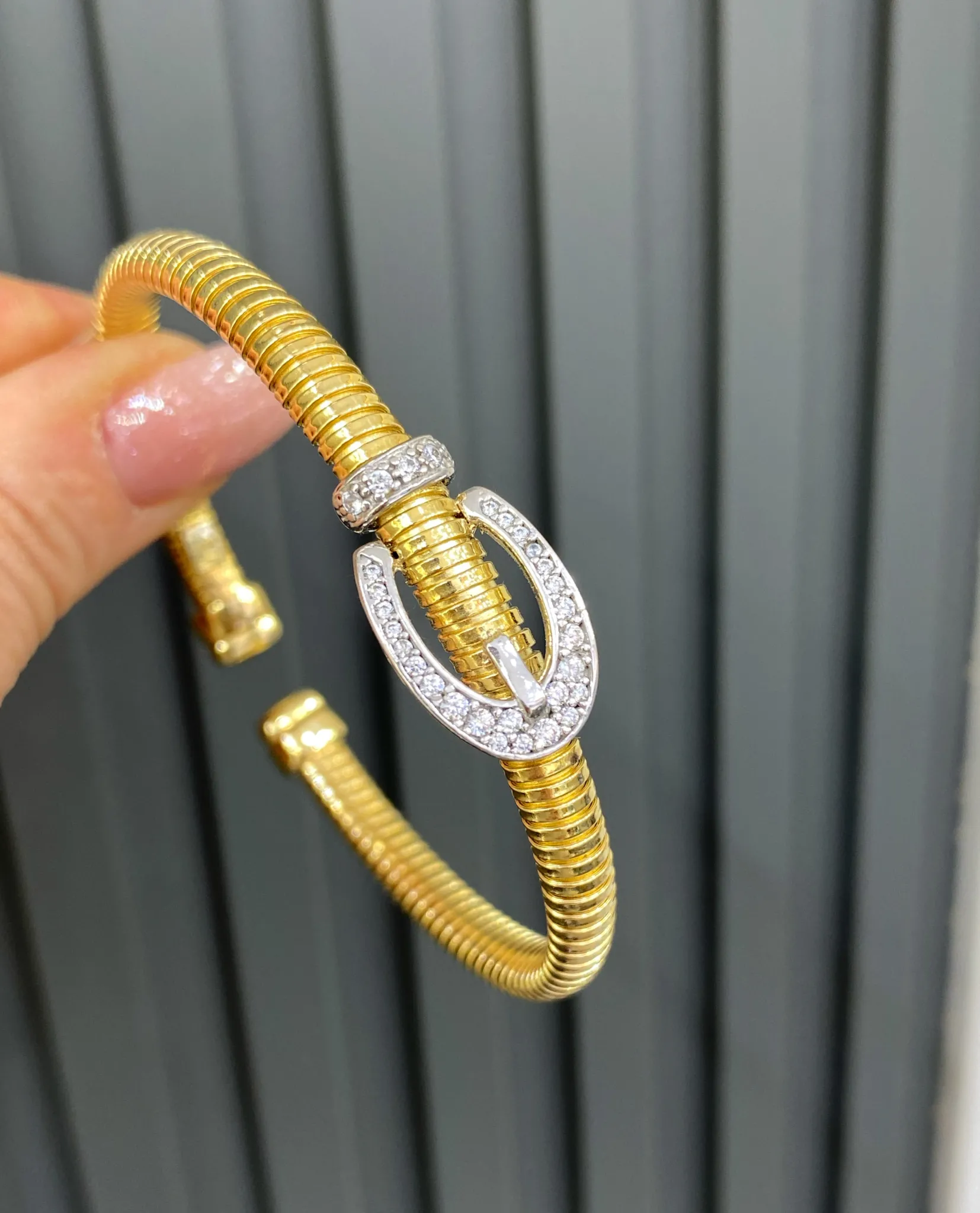 Favori Marka İtalyan Model Kelepçe