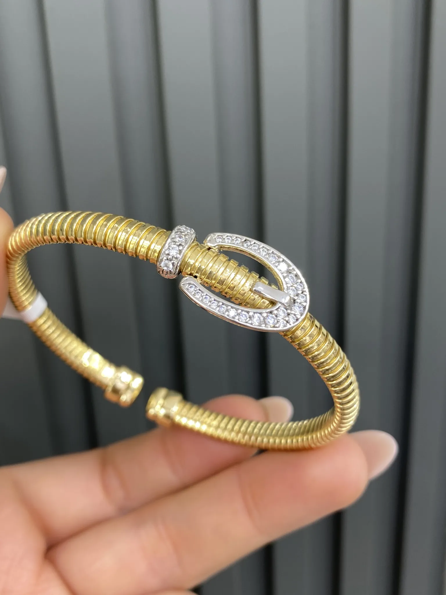 Favori Marka İtalyan Model Kelepçe