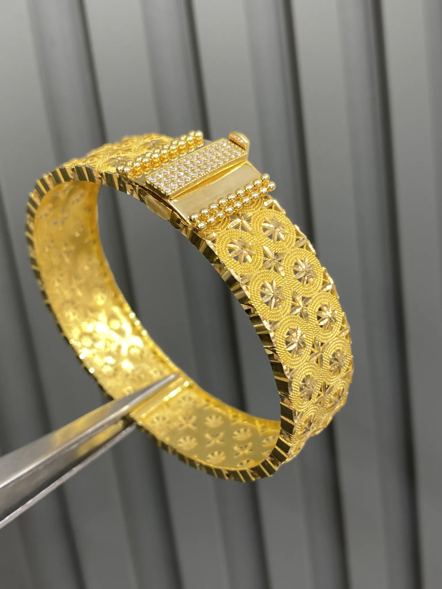 Favori Marka Desenli Kelepçe