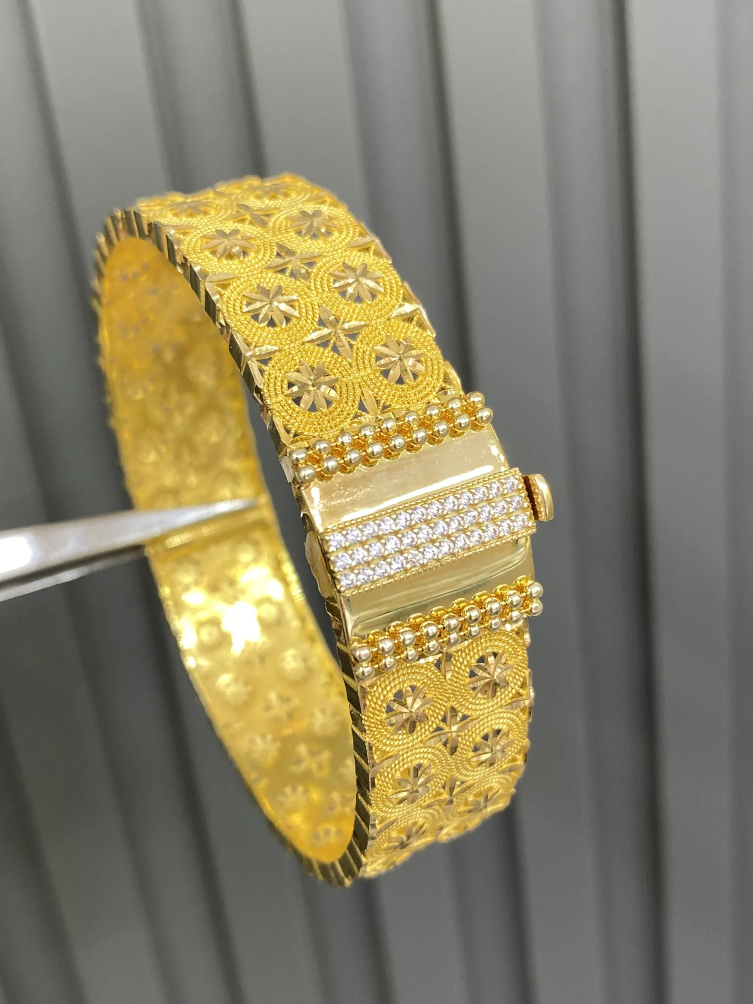 Favori Marka Desenli Kelepçe